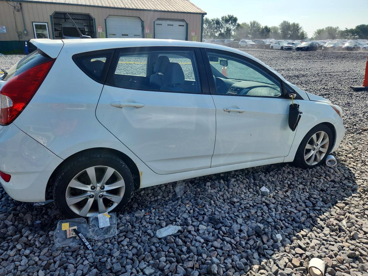 2012 Hyundai Accent Se White vin: KMHCU5AE2CU049282