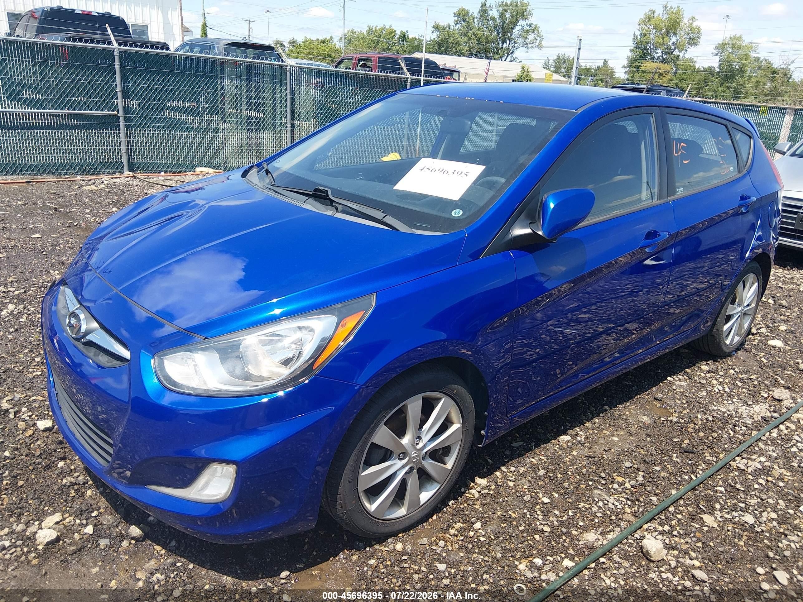 2012 Hyundai Accent Se Blue vin: KMHCU5AE2CU050447