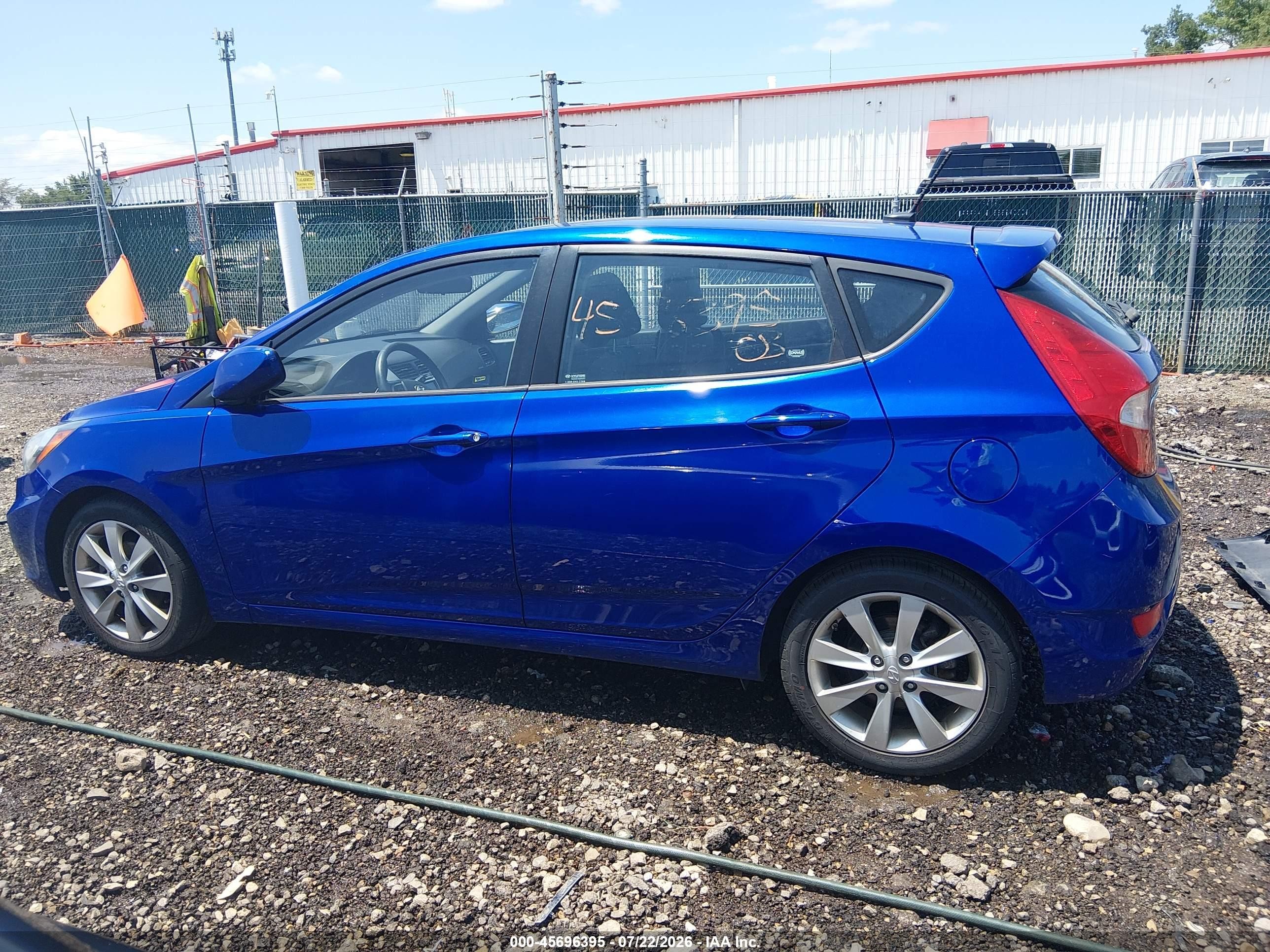 2012 Hyundai Accent Se Blue vin: KMHCU5AE2CU050447