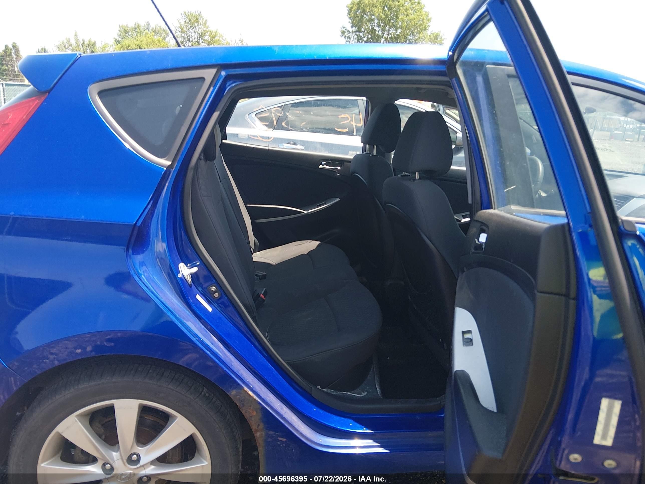 2012 Hyundai Accent Se Blue vin: KMHCU5AE2CU050447