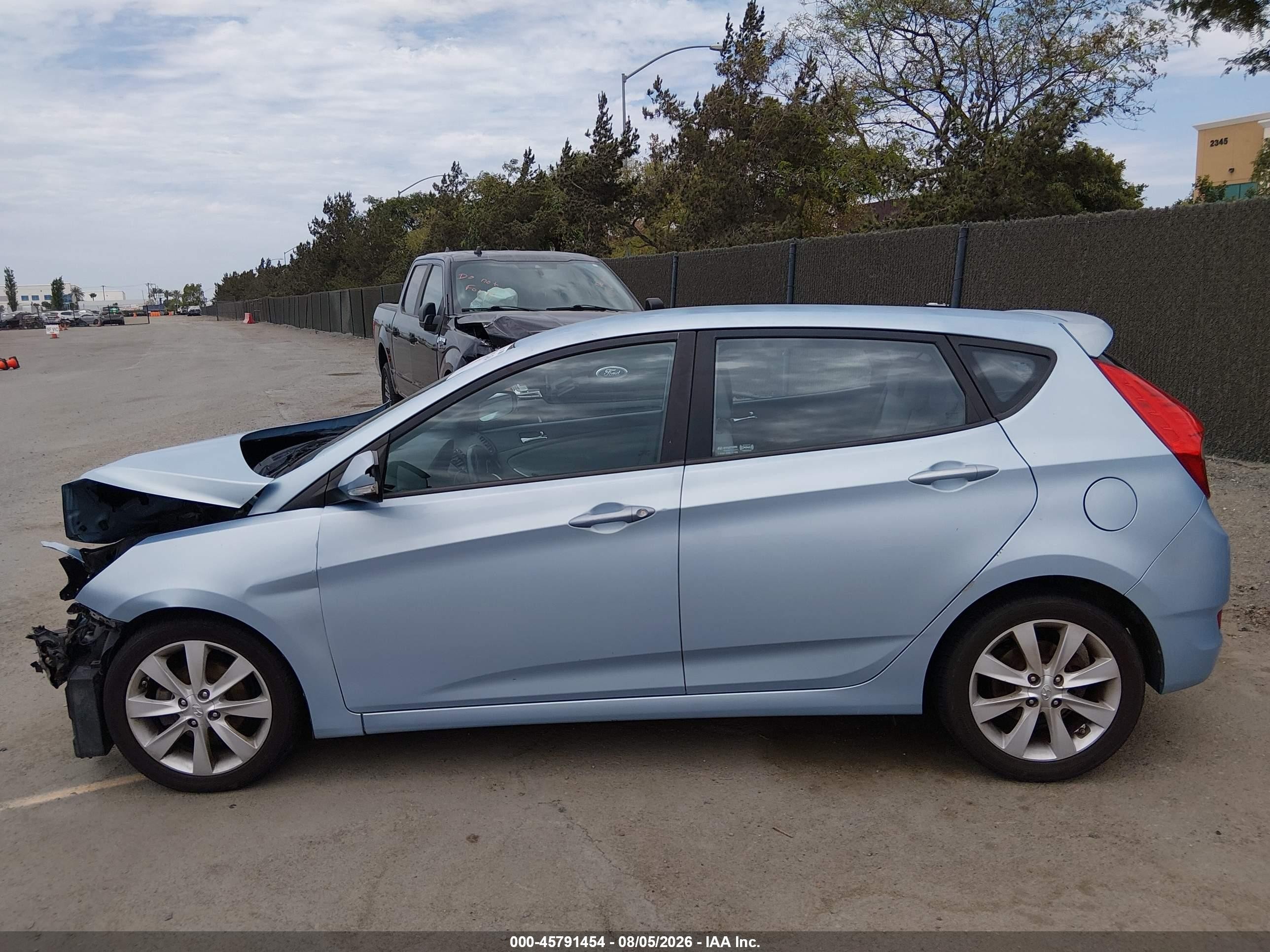 2013 Hyundai Accent Se Синий vin: KMHCU5AE2DU065659