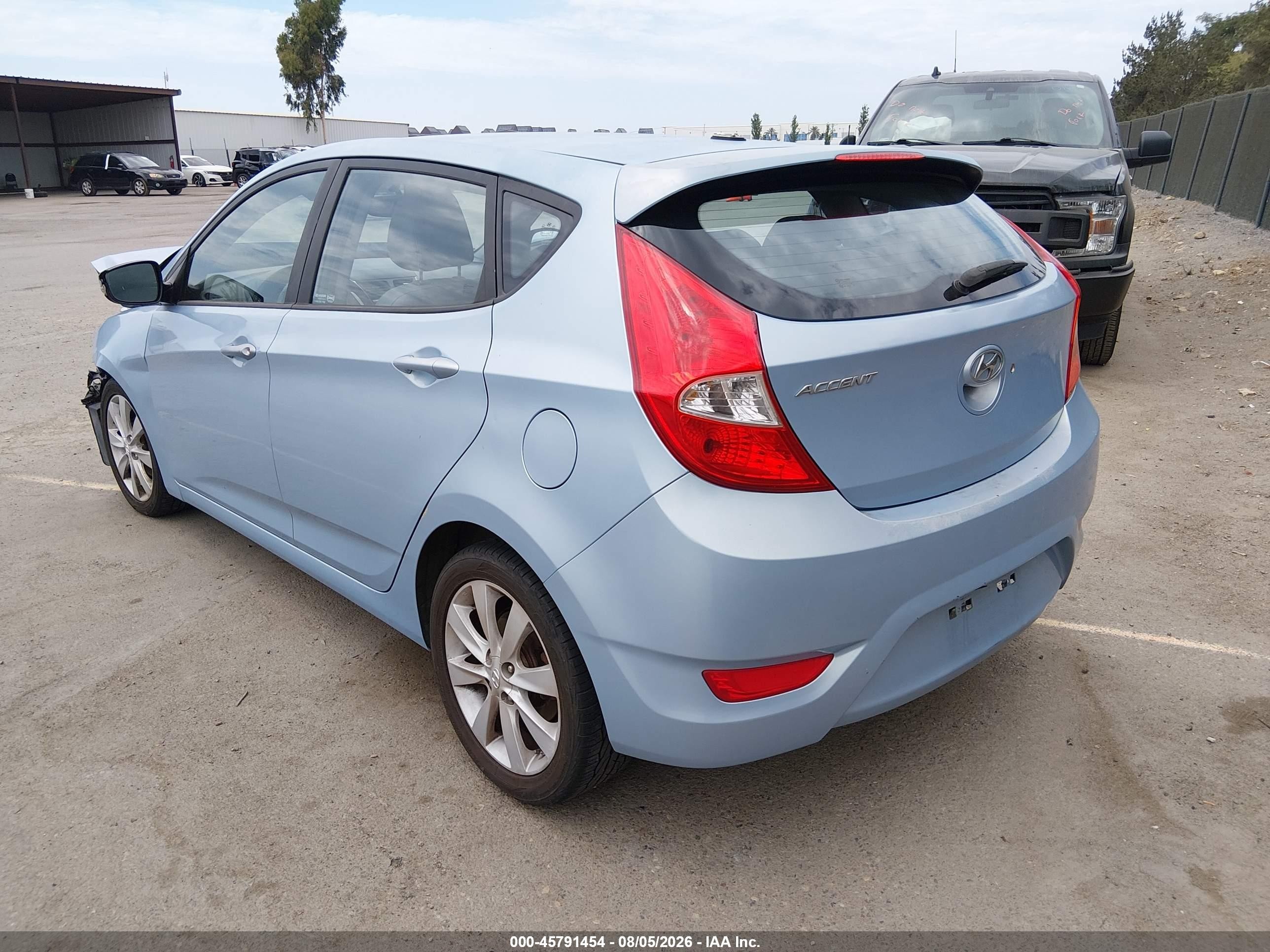 2013 Hyundai Accent Se Синий vin: KMHCU5AE2DU065659