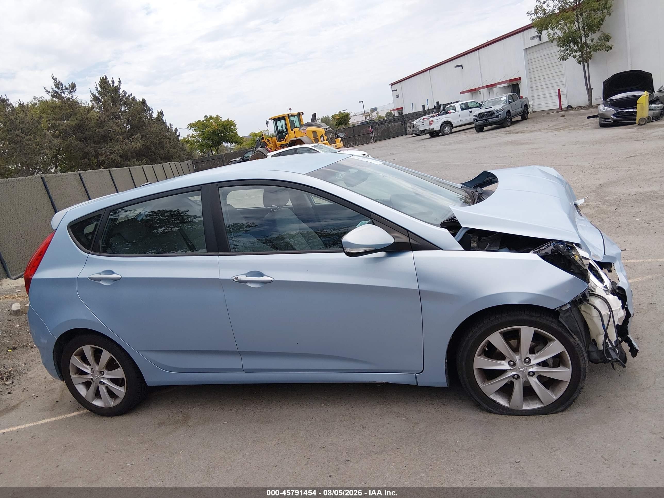 2013 Hyundai Accent Se Синий vin: KMHCU5AE2DU065659