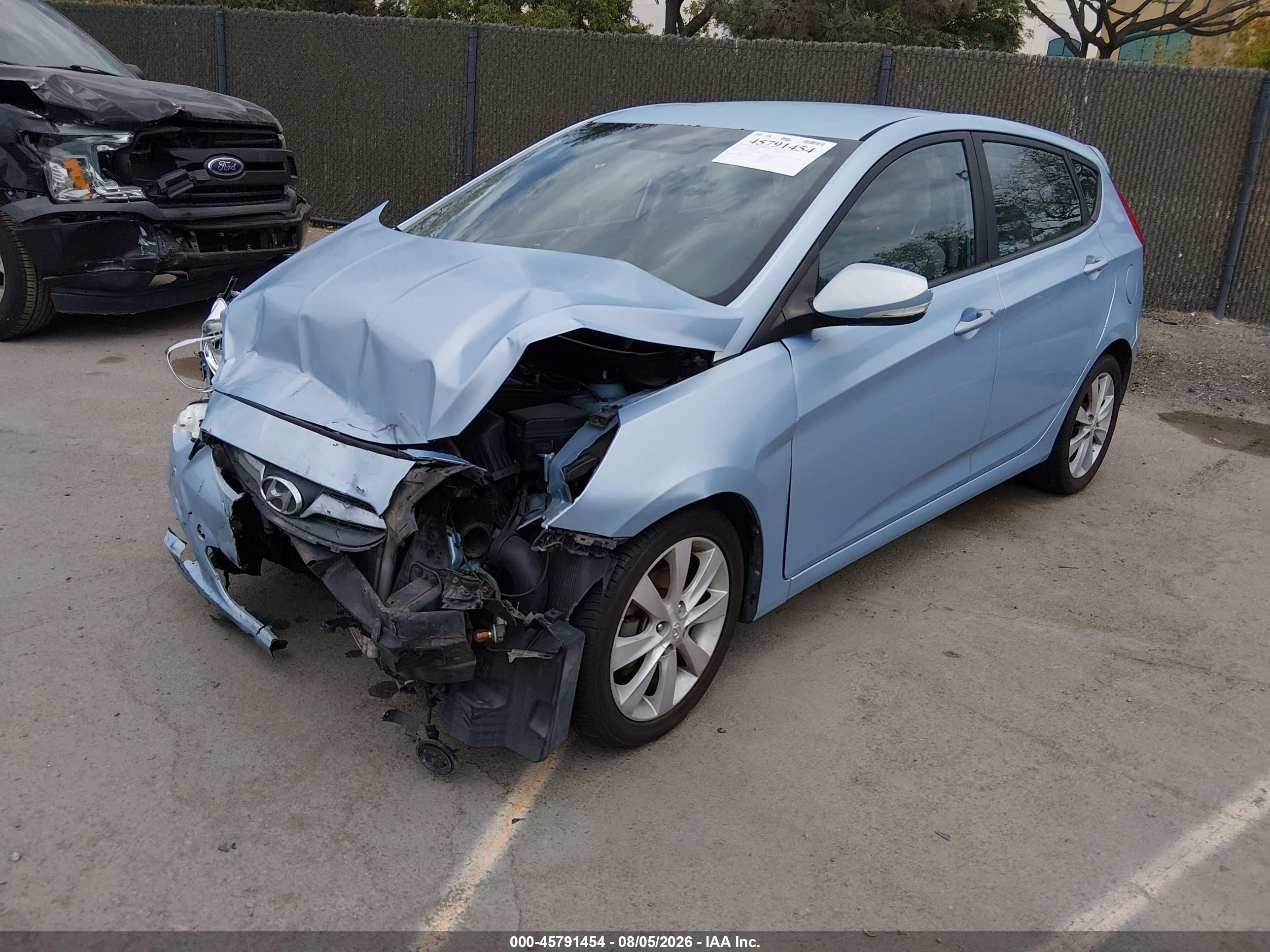 2013 Hyundai Accent Se Синий vin: KMHCU5AE2DU065659