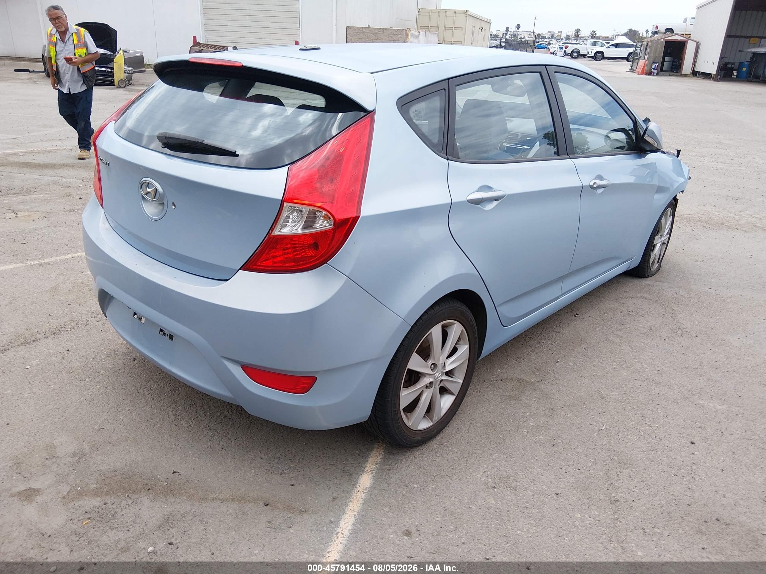 2013 Hyundai Accent Se Синий vin: KMHCU5AE2DU065659