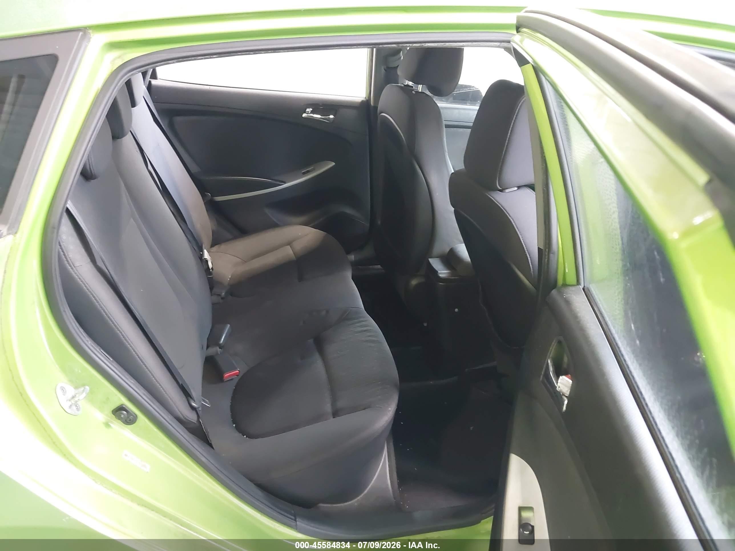 2013 Hyundai Accent Se Green vin: KMHCU5AE2DU074684