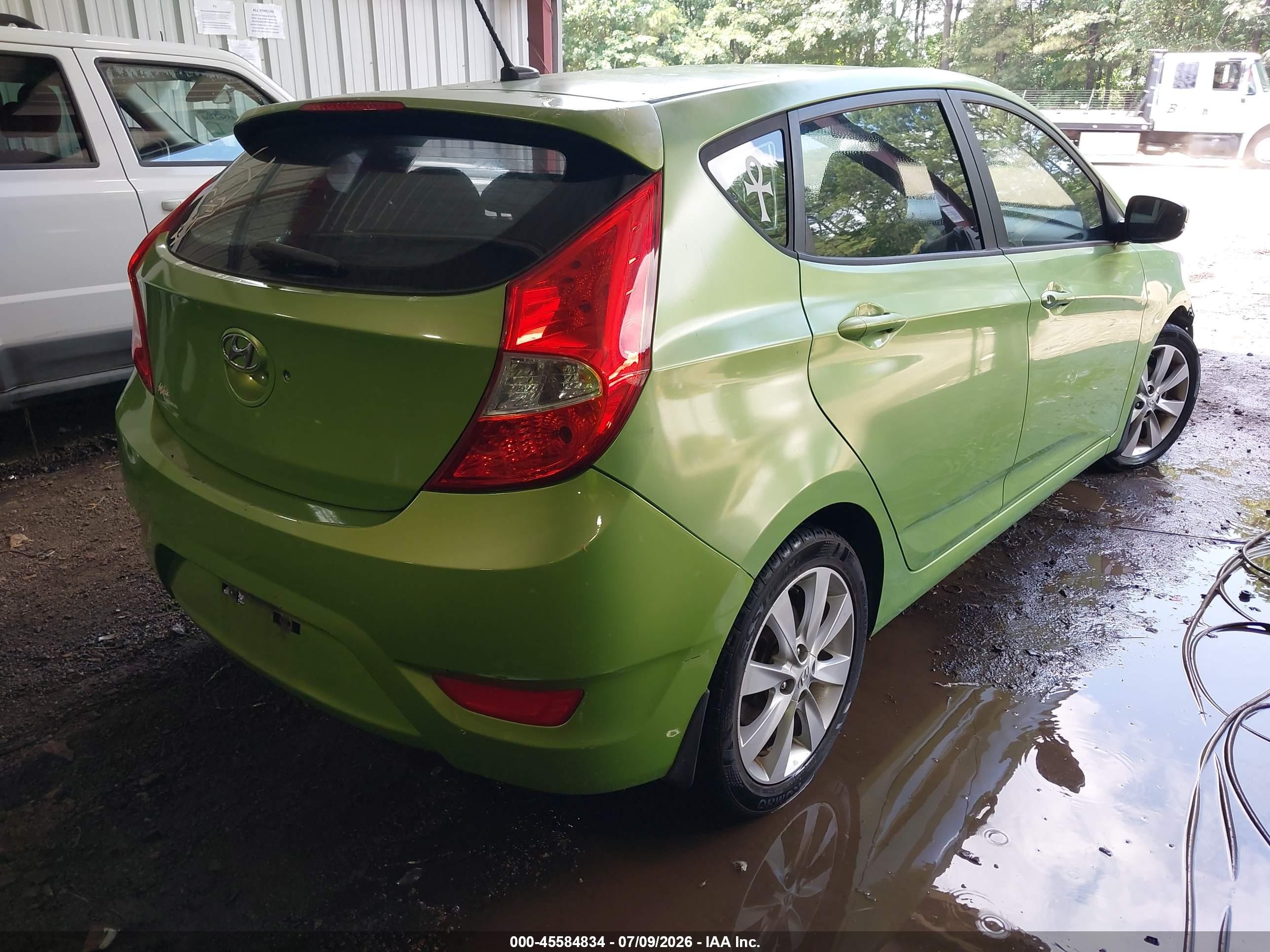 2013 Hyundai Accent Se Green vin: KMHCU5AE2DU074684
