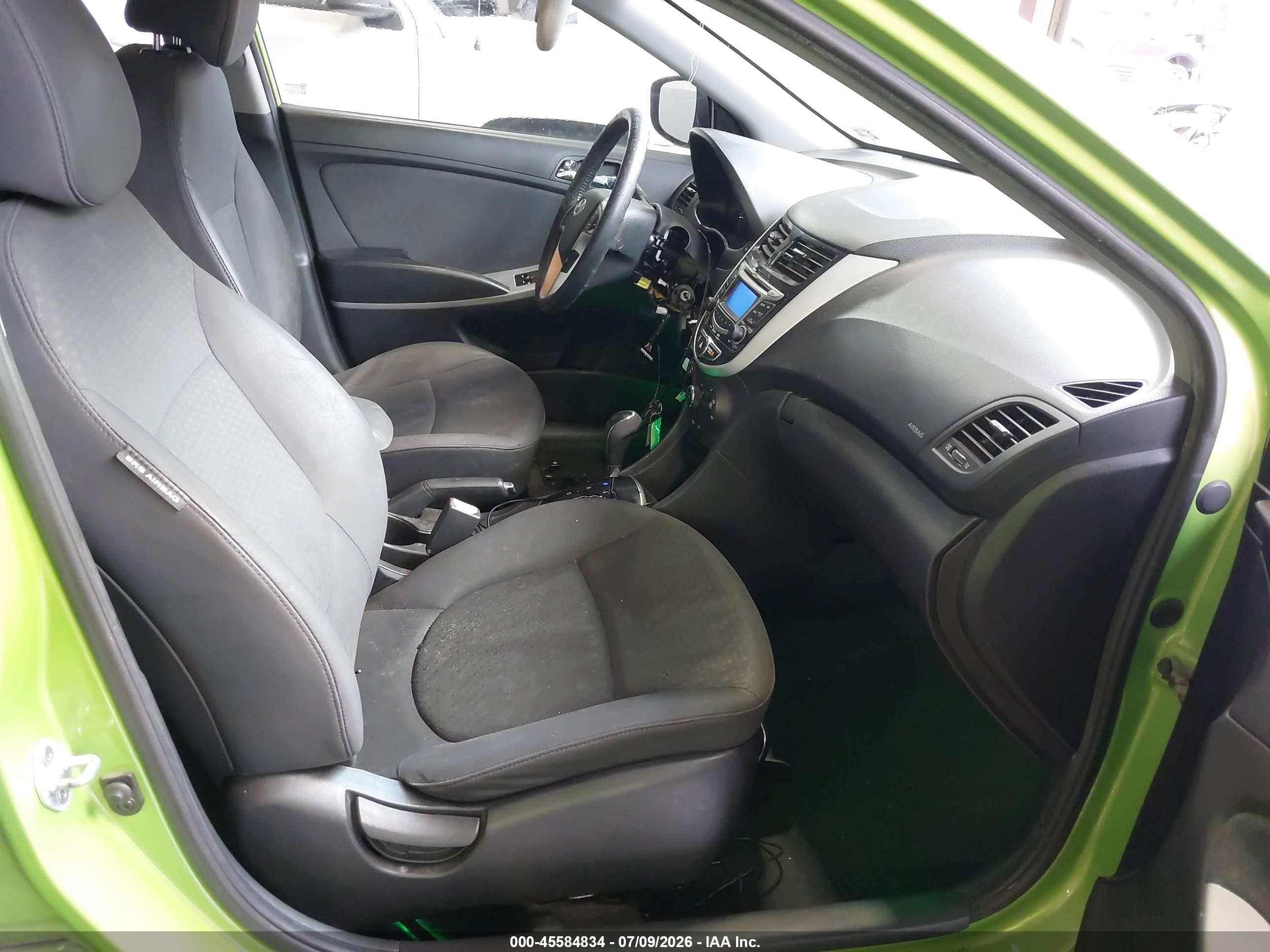 2013 Hyundai Accent Se Green vin: KMHCU5AE2DU074684