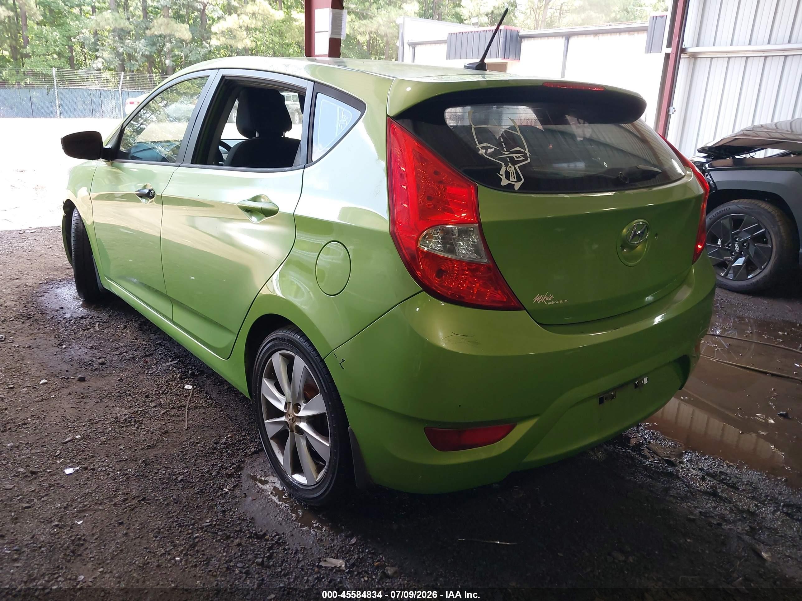 2013 Hyundai Accent Se Green vin: KMHCU5AE2DU074684