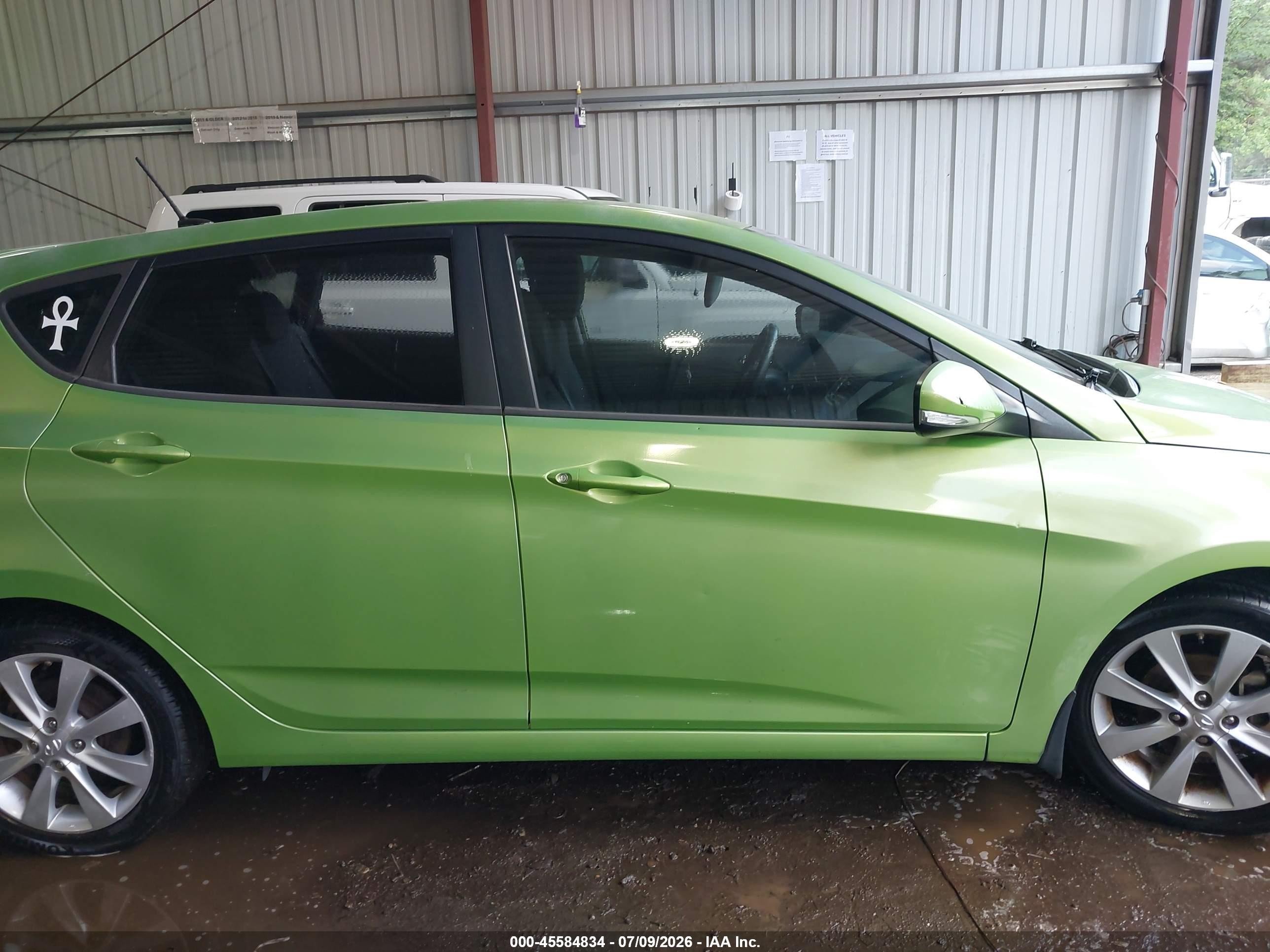 2013 Hyundai Accent Se Green vin: KMHCU5AE2DU074684