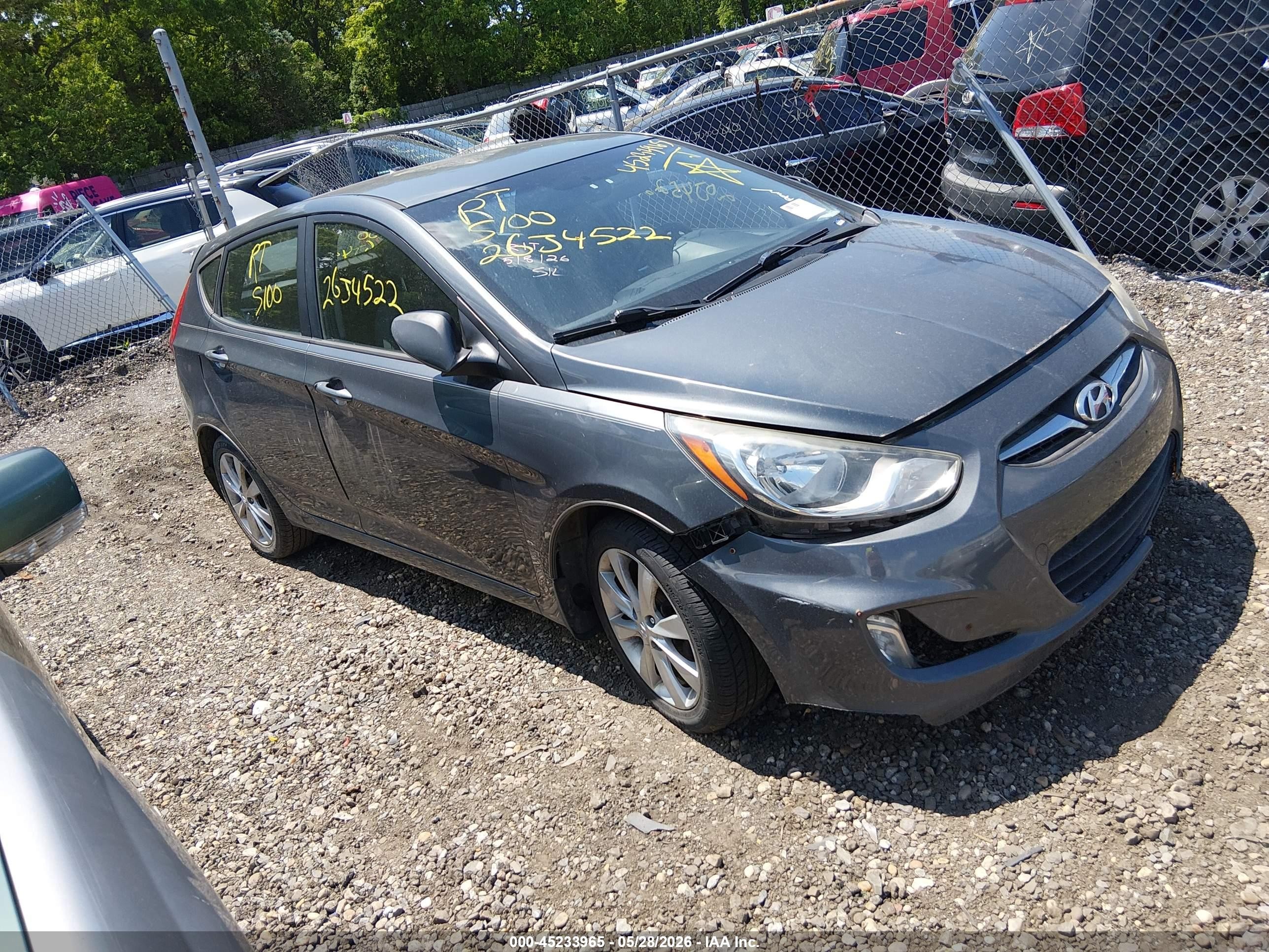 2013 Hyundai Accent Se Gray vin: KMHCU5AE2DU097950