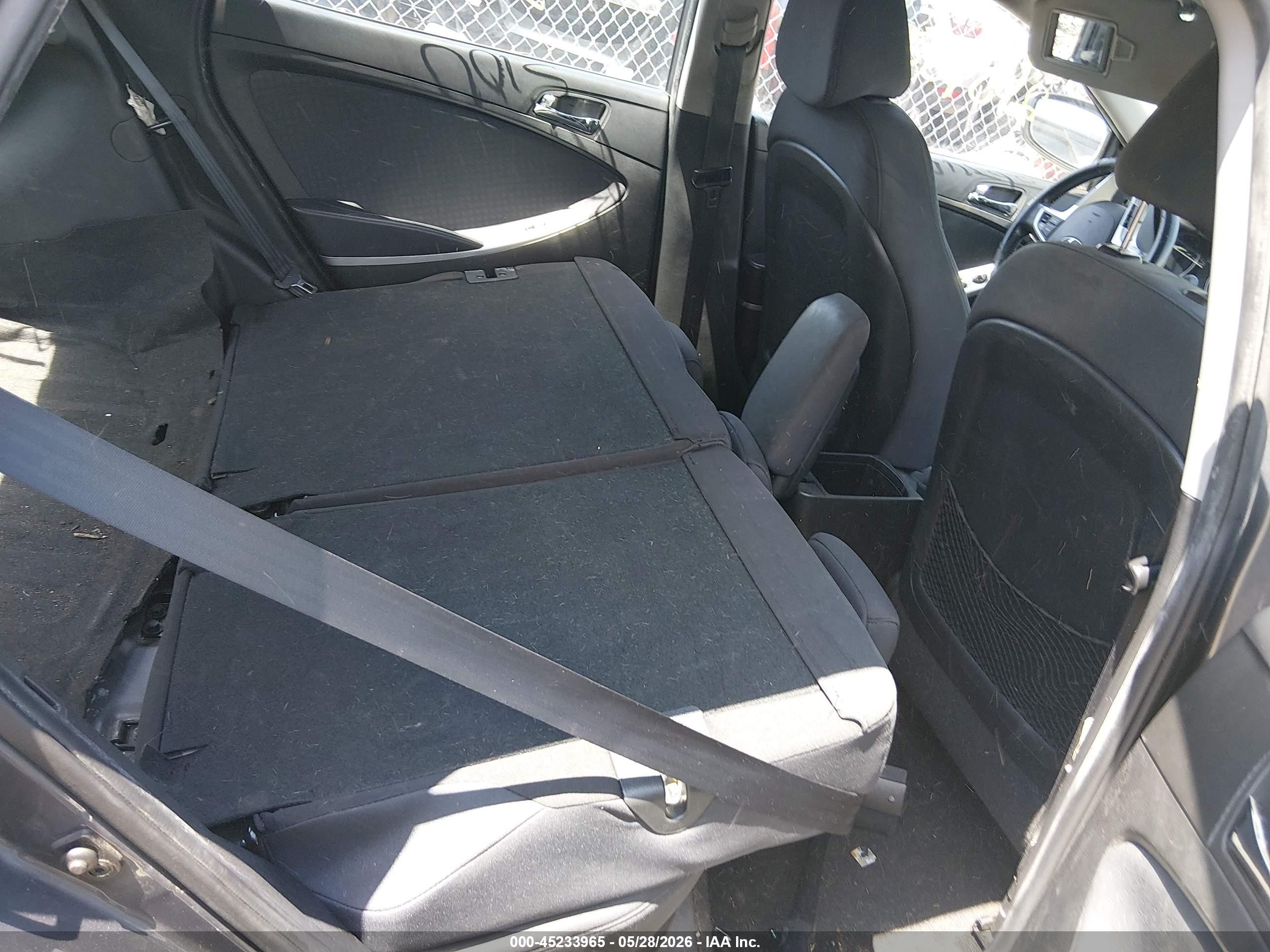 2013 Hyundai Accent Se Gray vin: KMHCU5AE2DU097950