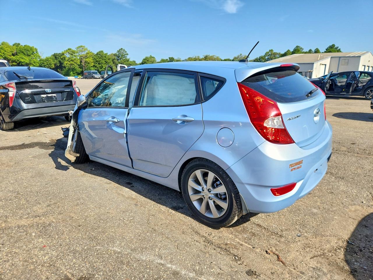 2014 Hyundai Accent Se Blue vin: KMHCU5AE2EU151443