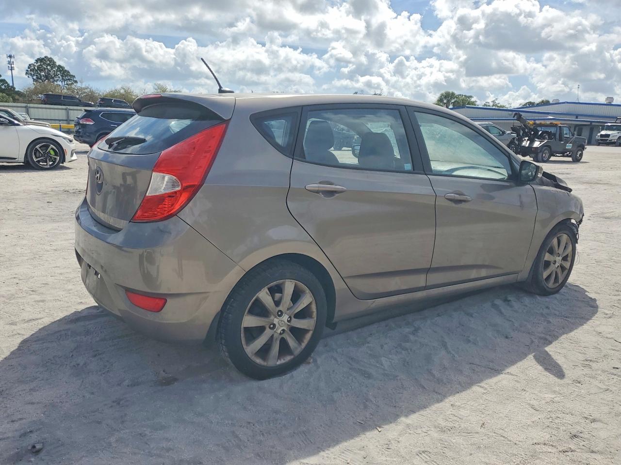 2014 Hyundai Accent Se Gray vin: KMHCU5AE2EU162149