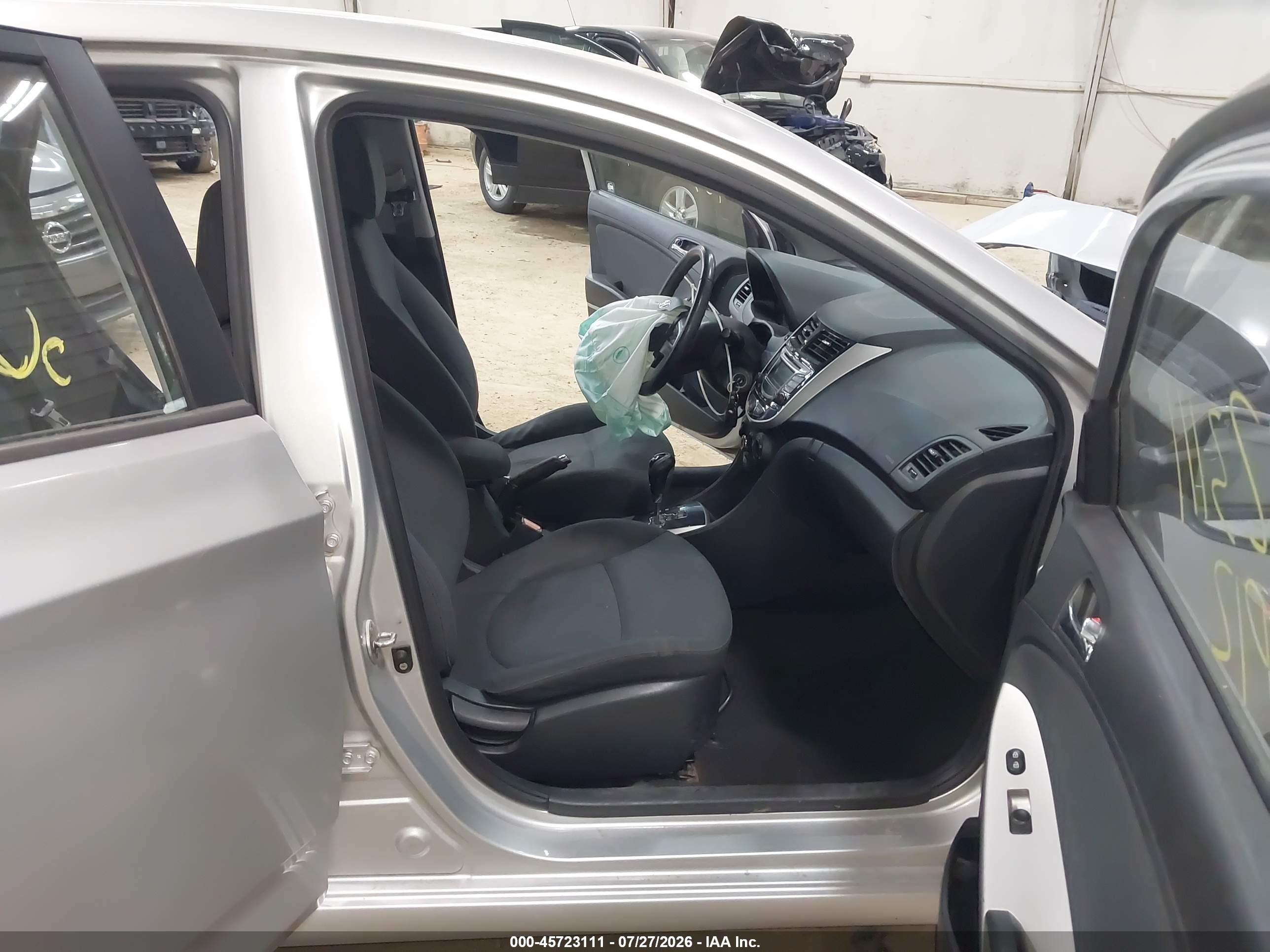2012 Hyundai Accent Se Серебряный vin: KMHCU5AE3CU010748