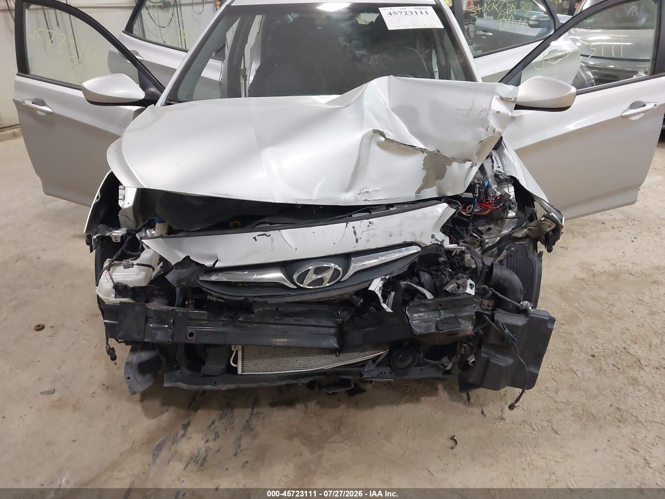 2012 Hyundai Accent Se Серебряный vin: KMHCU5AE3CU010748