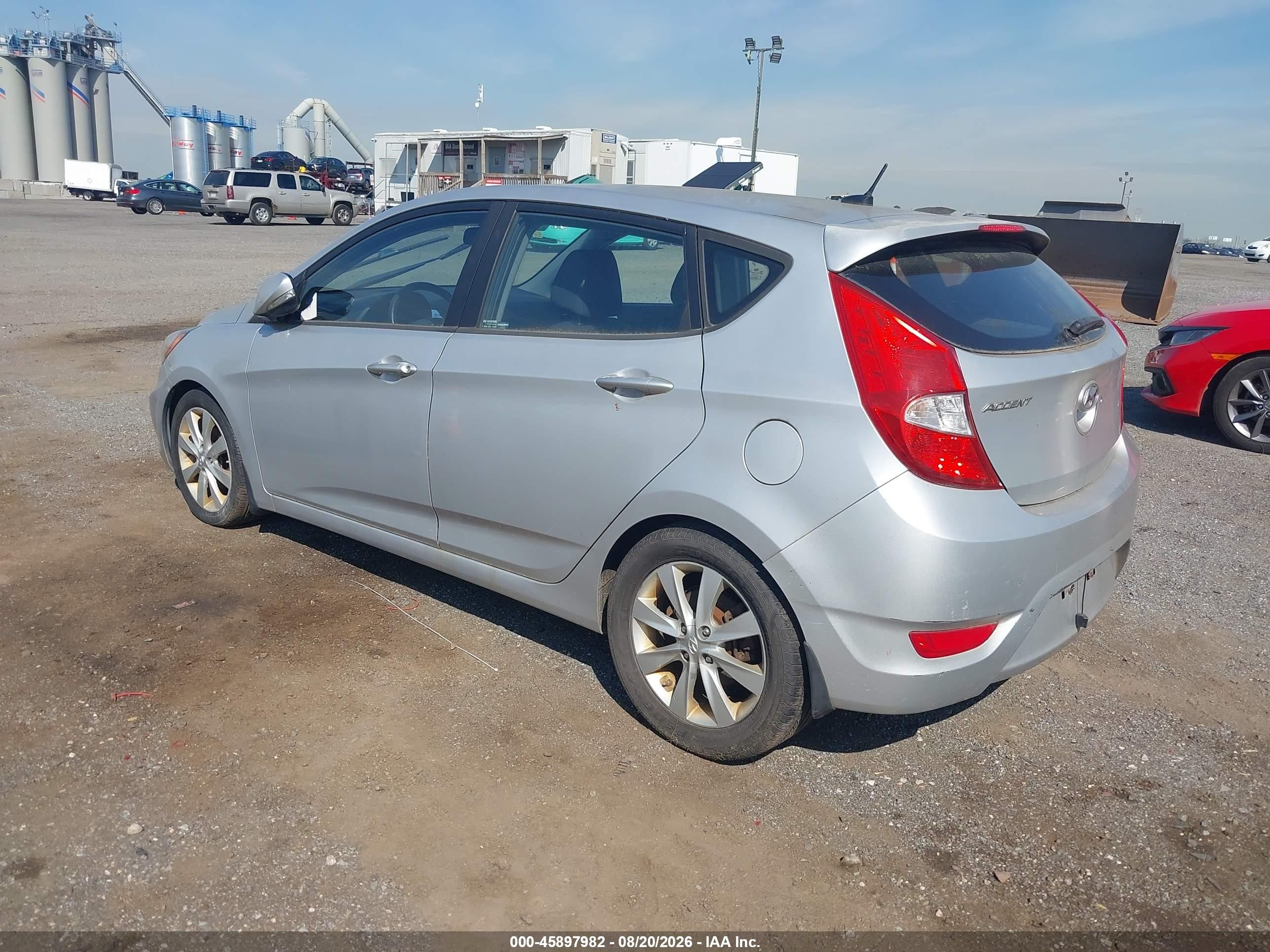 2013 Hyundai Accent Se Silver vin: KMHCU5AE3DU092899