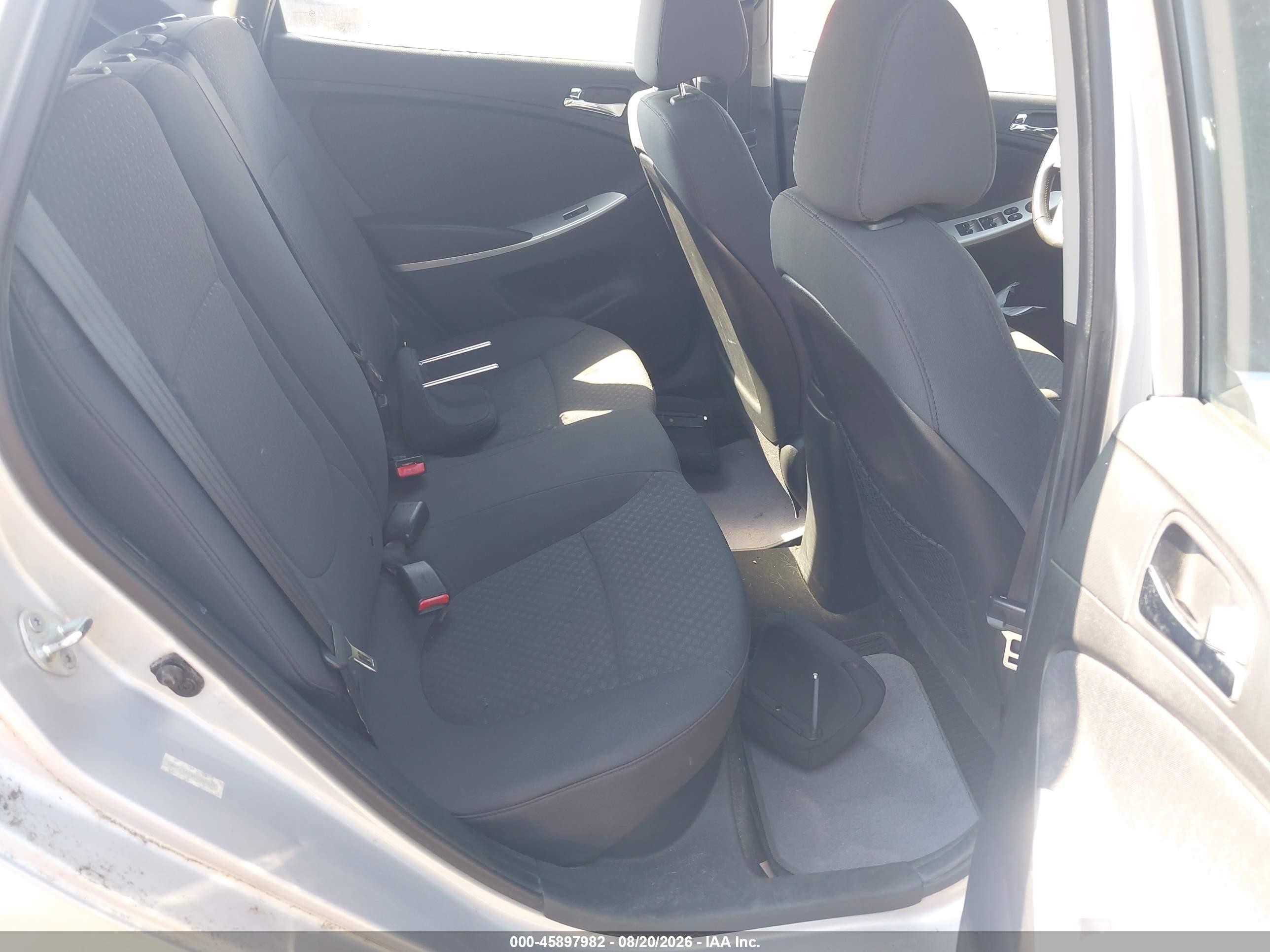 2013 Hyundai Accent Se Silver vin: KMHCU5AE3DU092899