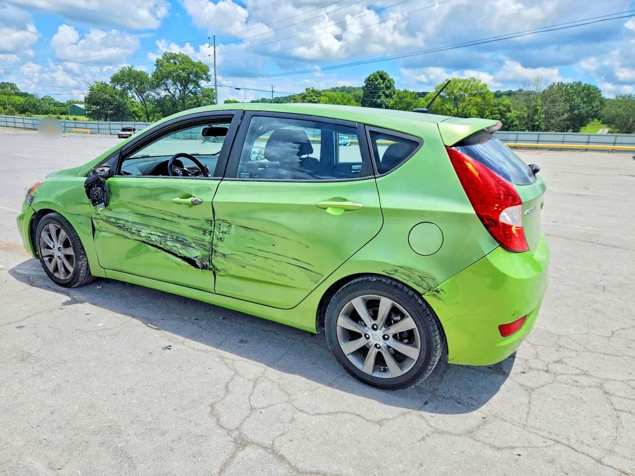 2013 Hyundai Accent Se Green vin: KMHCU5AE3DU119826