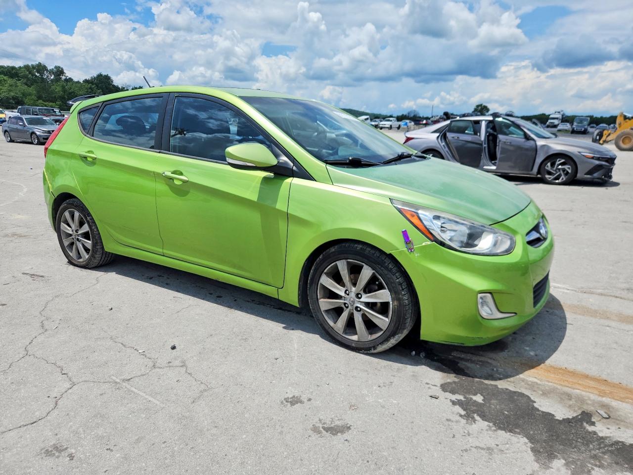 2013 Hyundai Accent Se Green vin: KMHCU5AE3DU119826