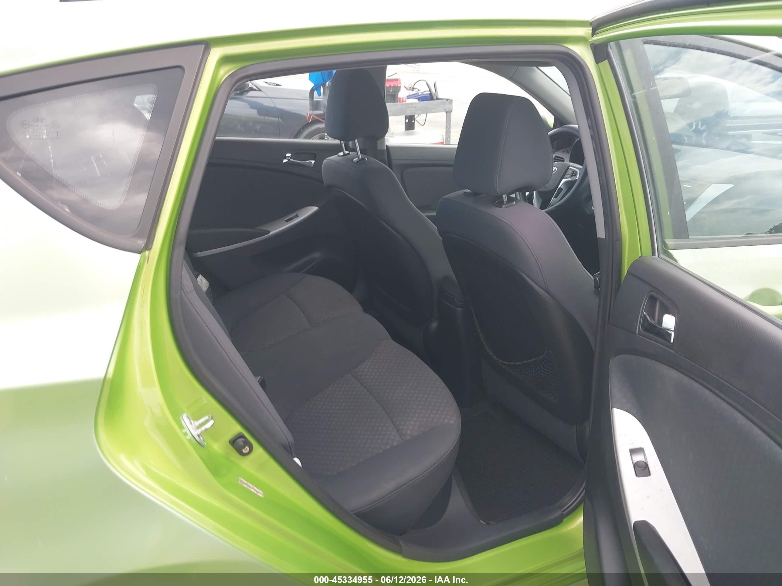 2012 Hyundai Accent Se Green vin: KMHCU5AE4CU042804