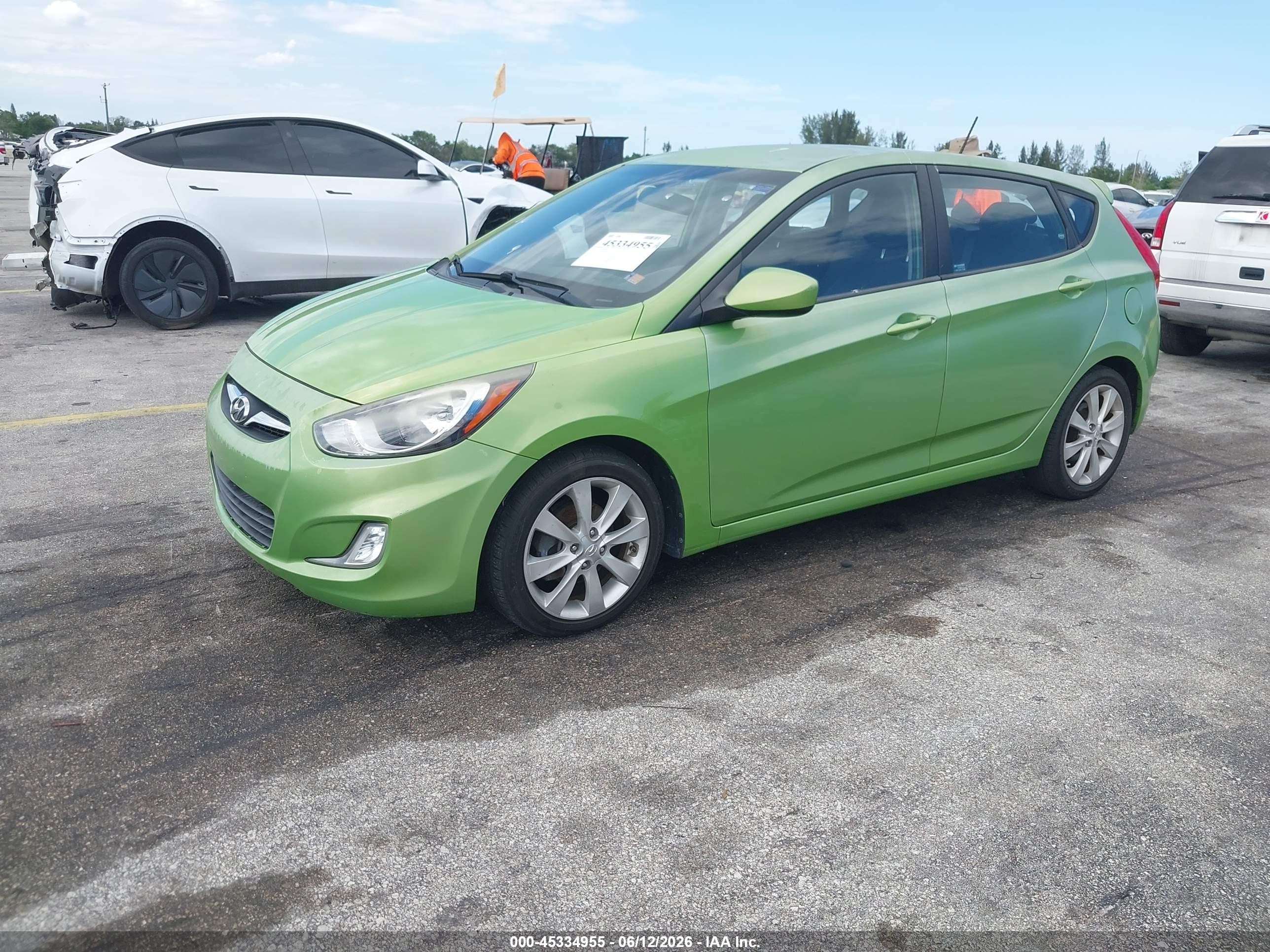 2012 Hyundai Accent Se Green vin: KMHCU5AE4CU042804