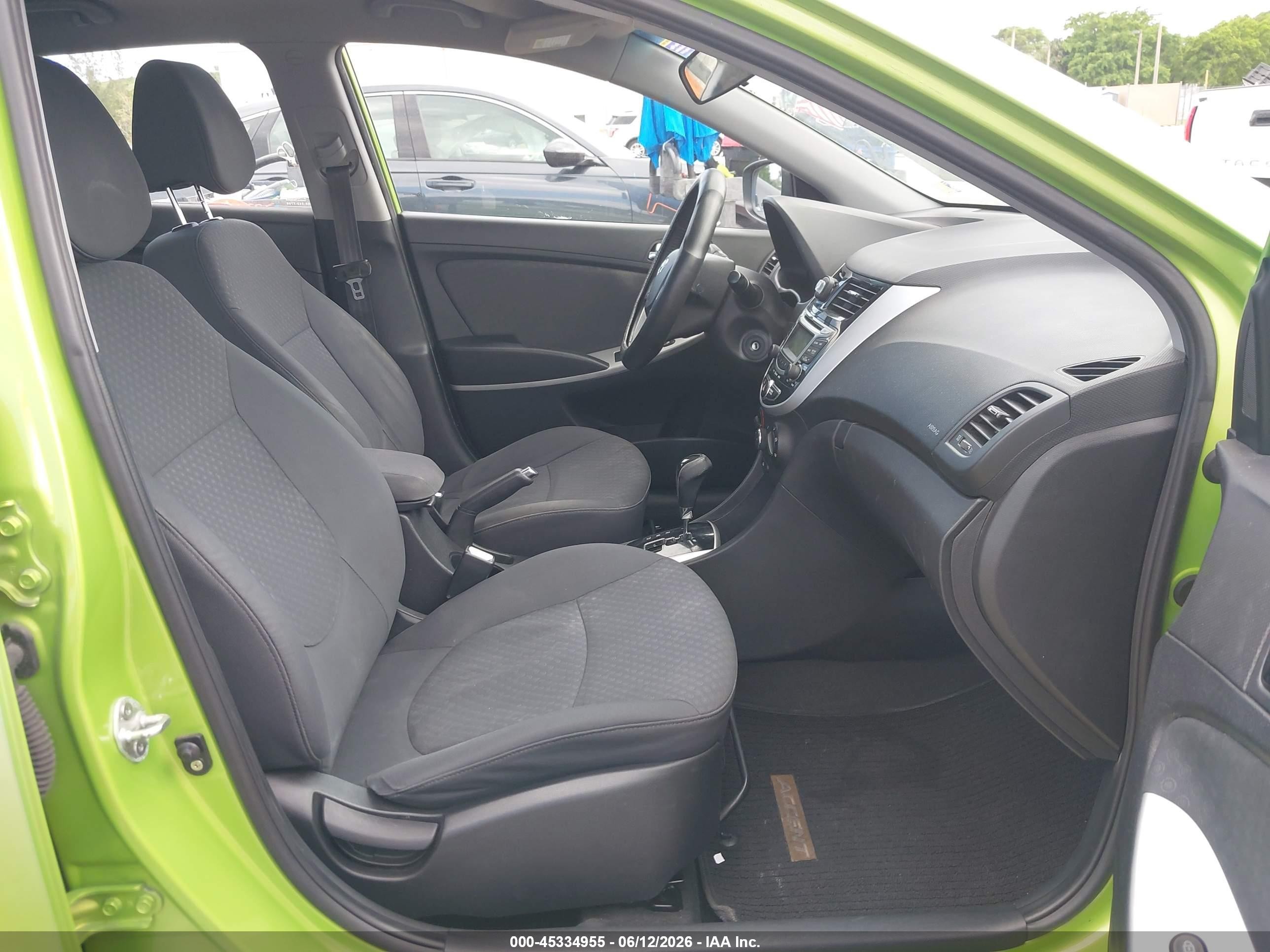 2012 Hyundai Accent Se Green vin: KMHCU5AE4CU042804