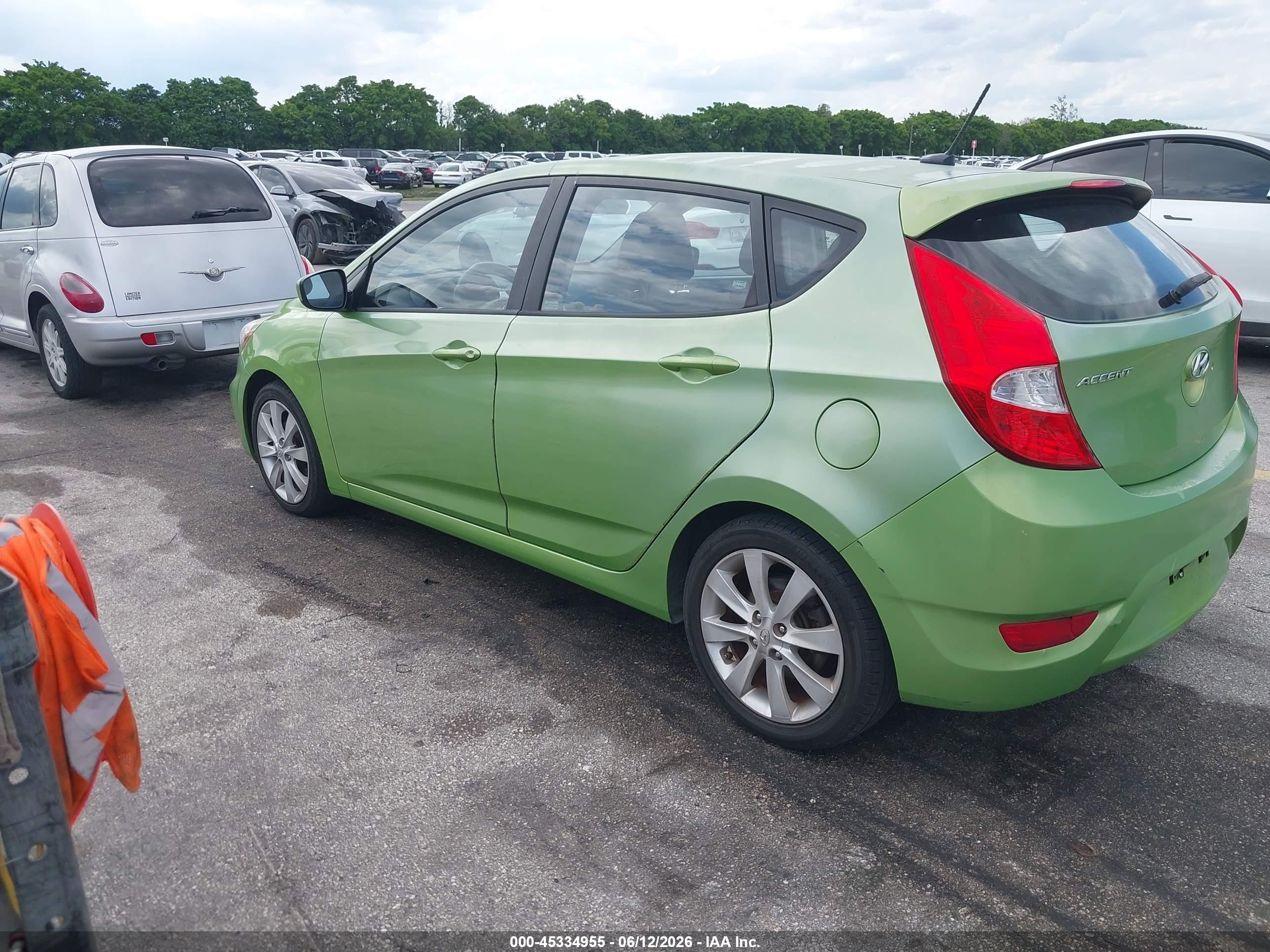 2012 Hyundai Accent Se Green vin: KMHCU5AE4CU042804