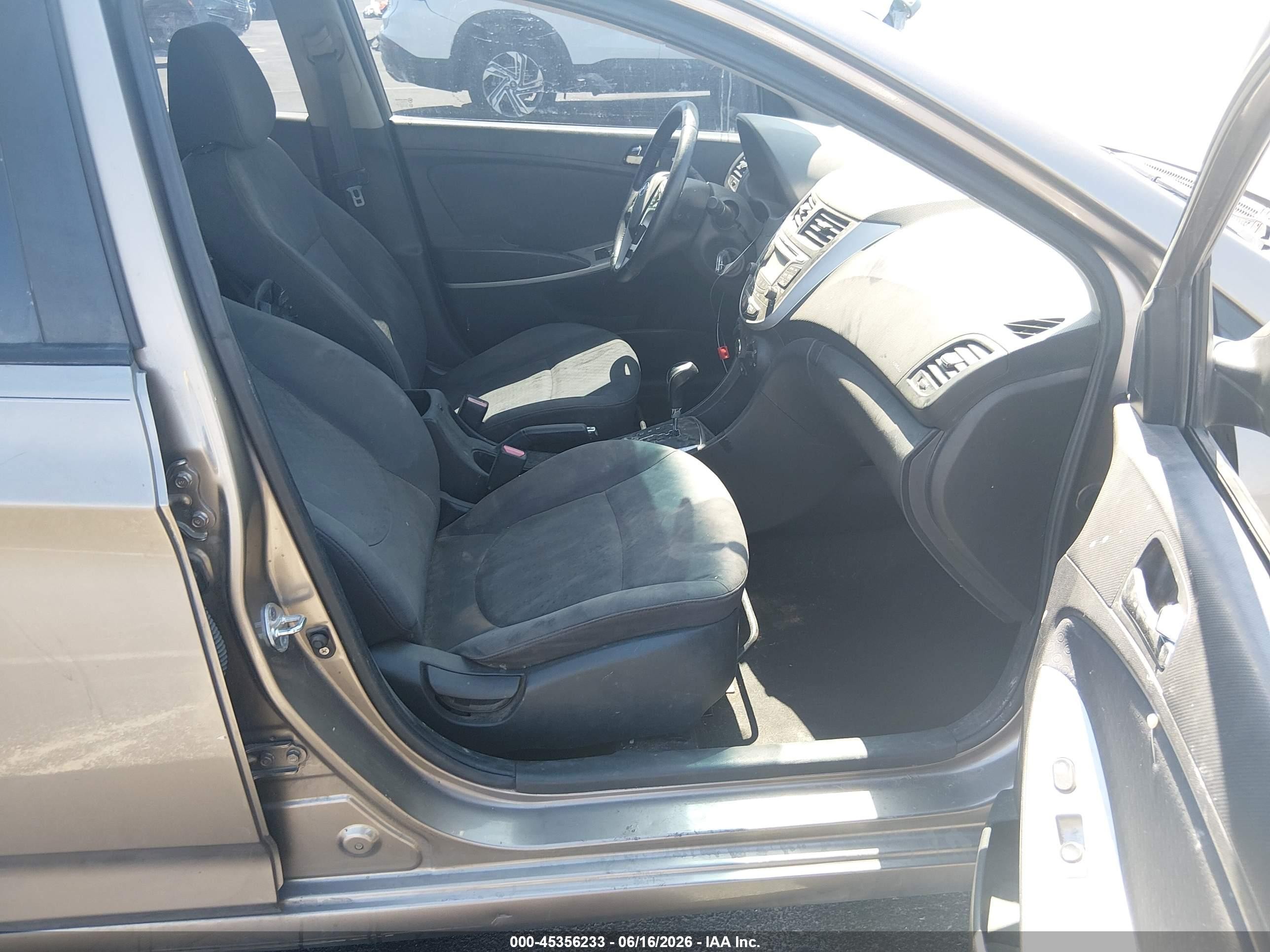 2012 Hyundai Accent Se Gray vin: KMHCU5AE4CU049719