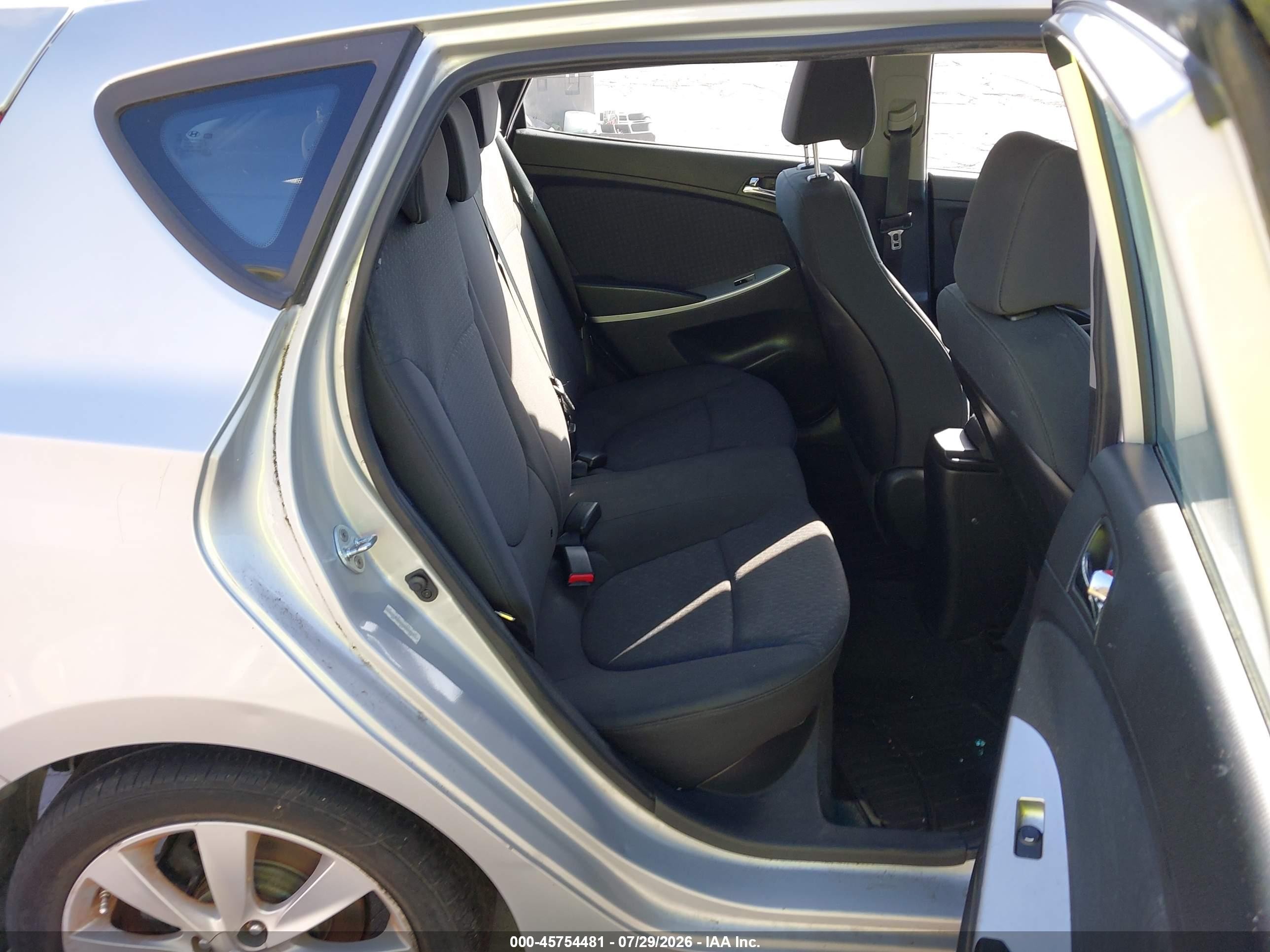 2013 Hyundai Accent Se Silver vin: KMHCU5AE4DU064805