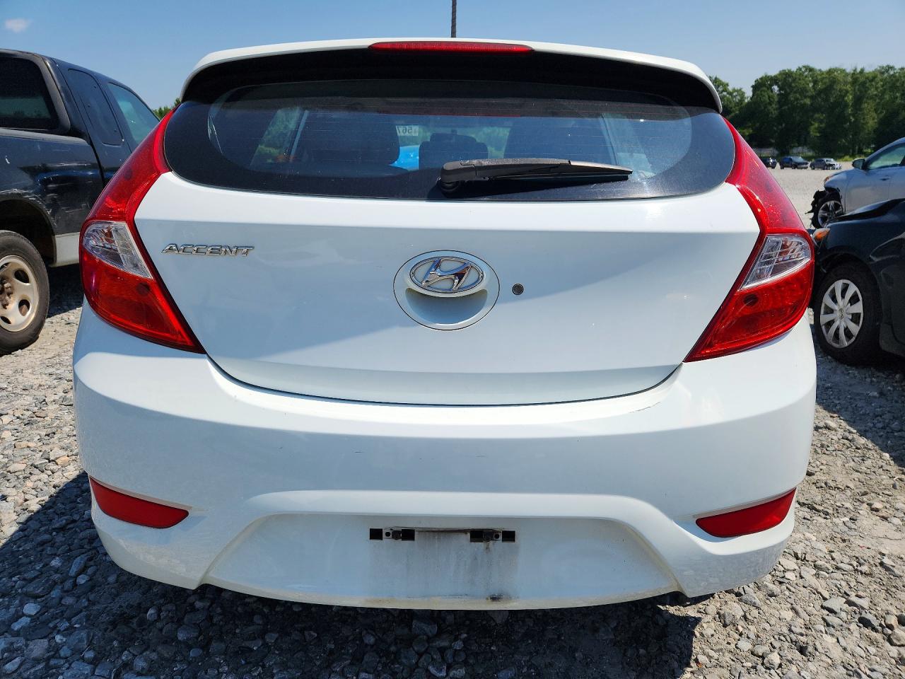 2013 Hyundai Accent Se White vin: KMHCU5AE4DU086187
