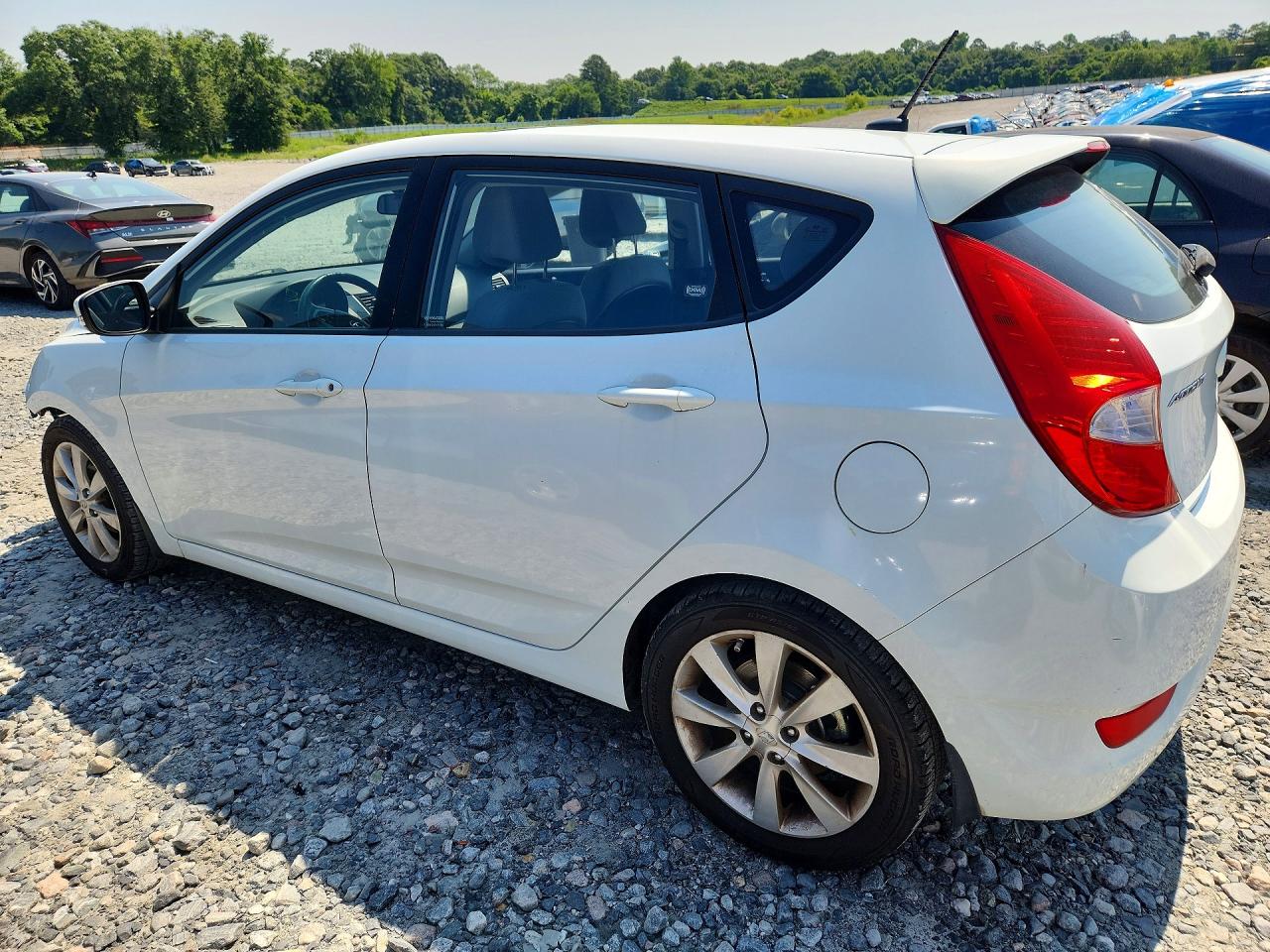 2013 Hyundai Accent Se White vin: KMHCU5AE4DU086187