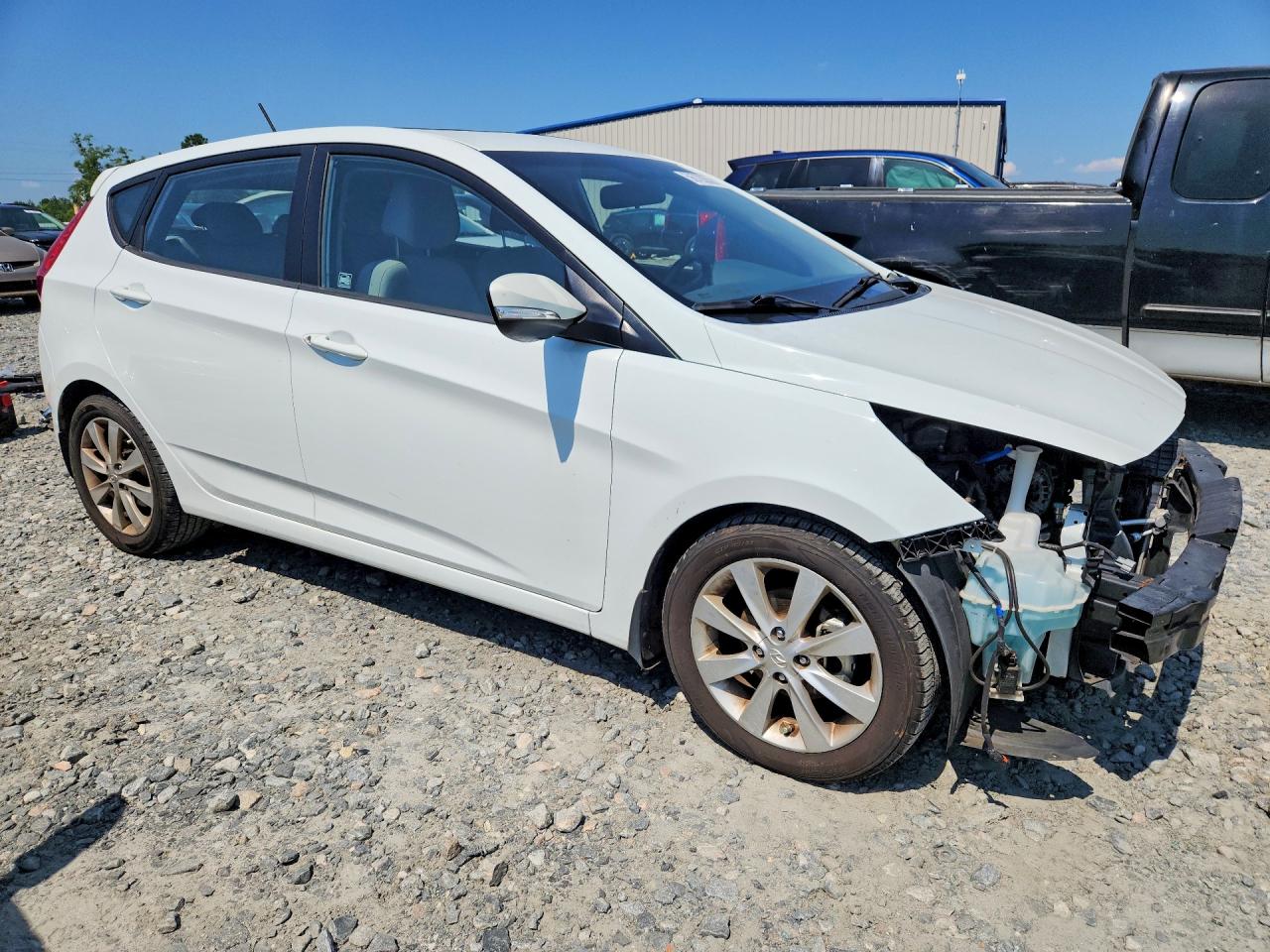 2013 Hyundai Accent Se White vin: KMHCU5AE4DU086187