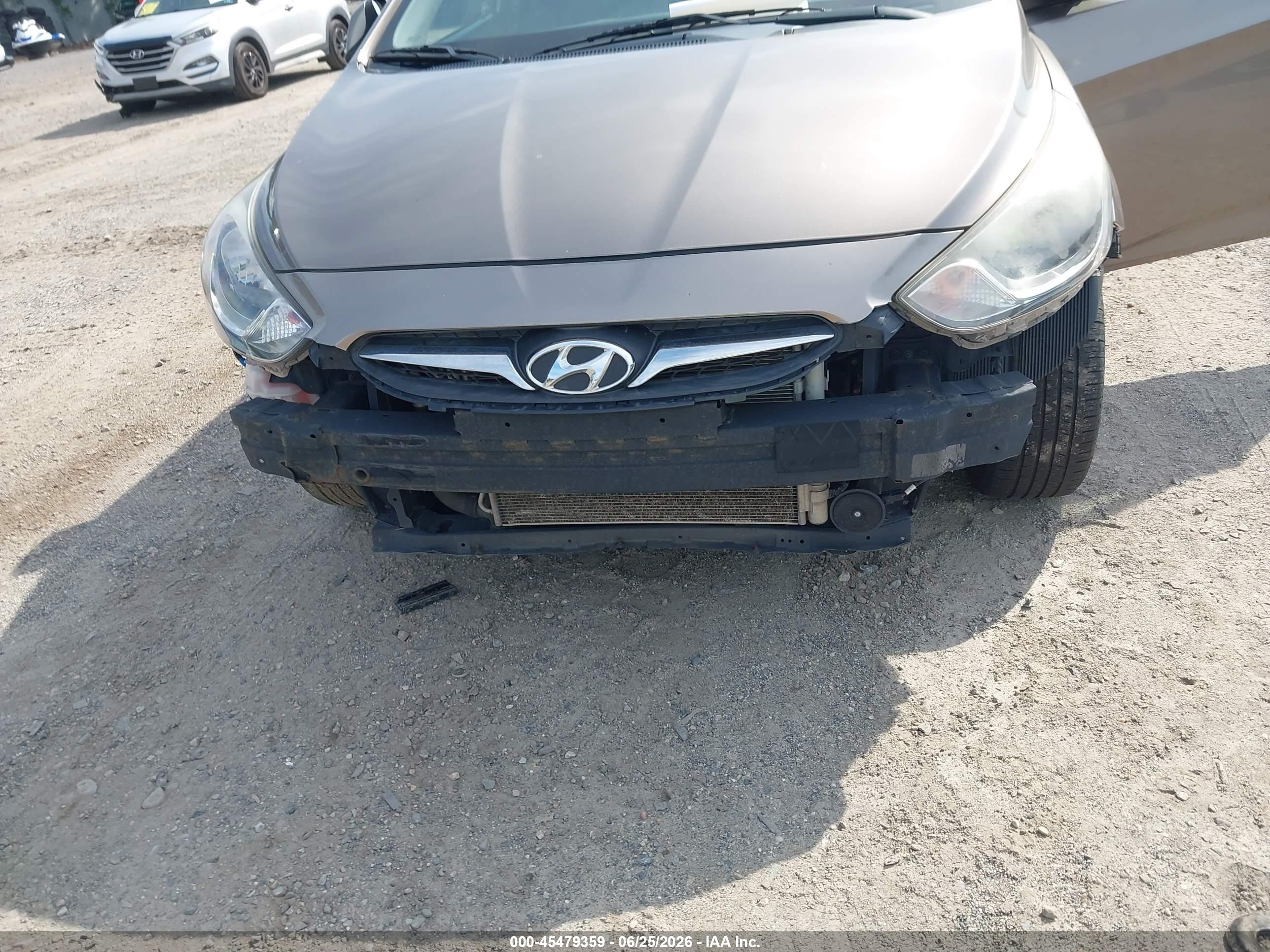 2013 Hyundai Accent Se Gray vin: KMHCU5AE4DU099084