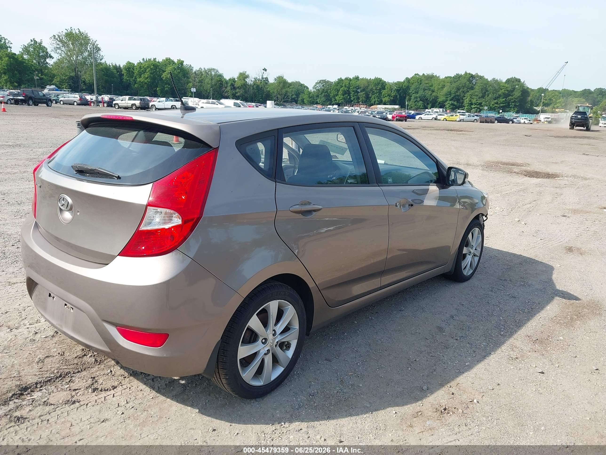 2013 Hyundai Accent Se Gray vin: KMHCU5AE4DU099084