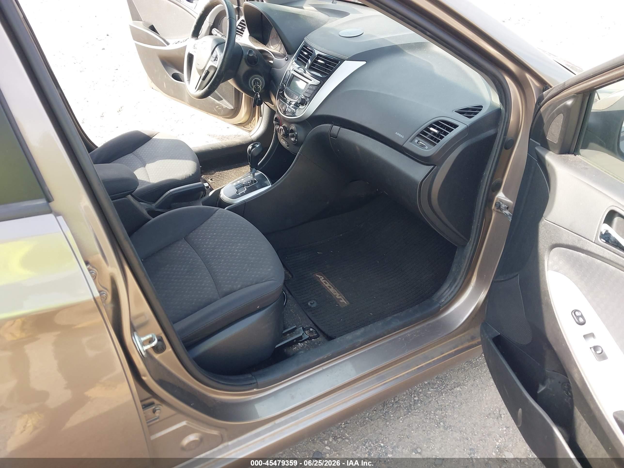 2013 Hyundai Accent Se Gray vin: KMHCU5AE4DU099084