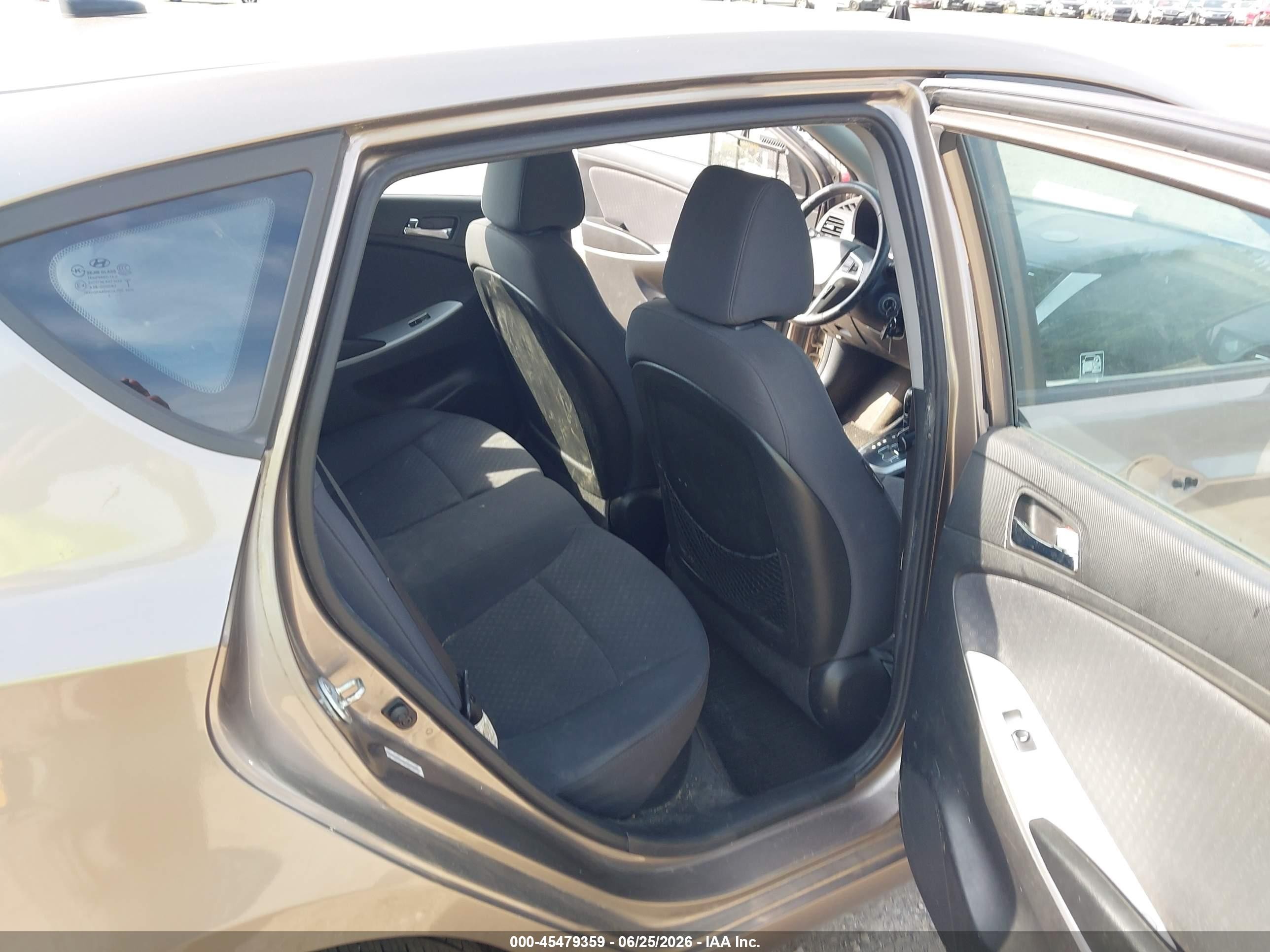 2013 Hyundai Accent Se Gray vin: KMHCU5AE4DU099084