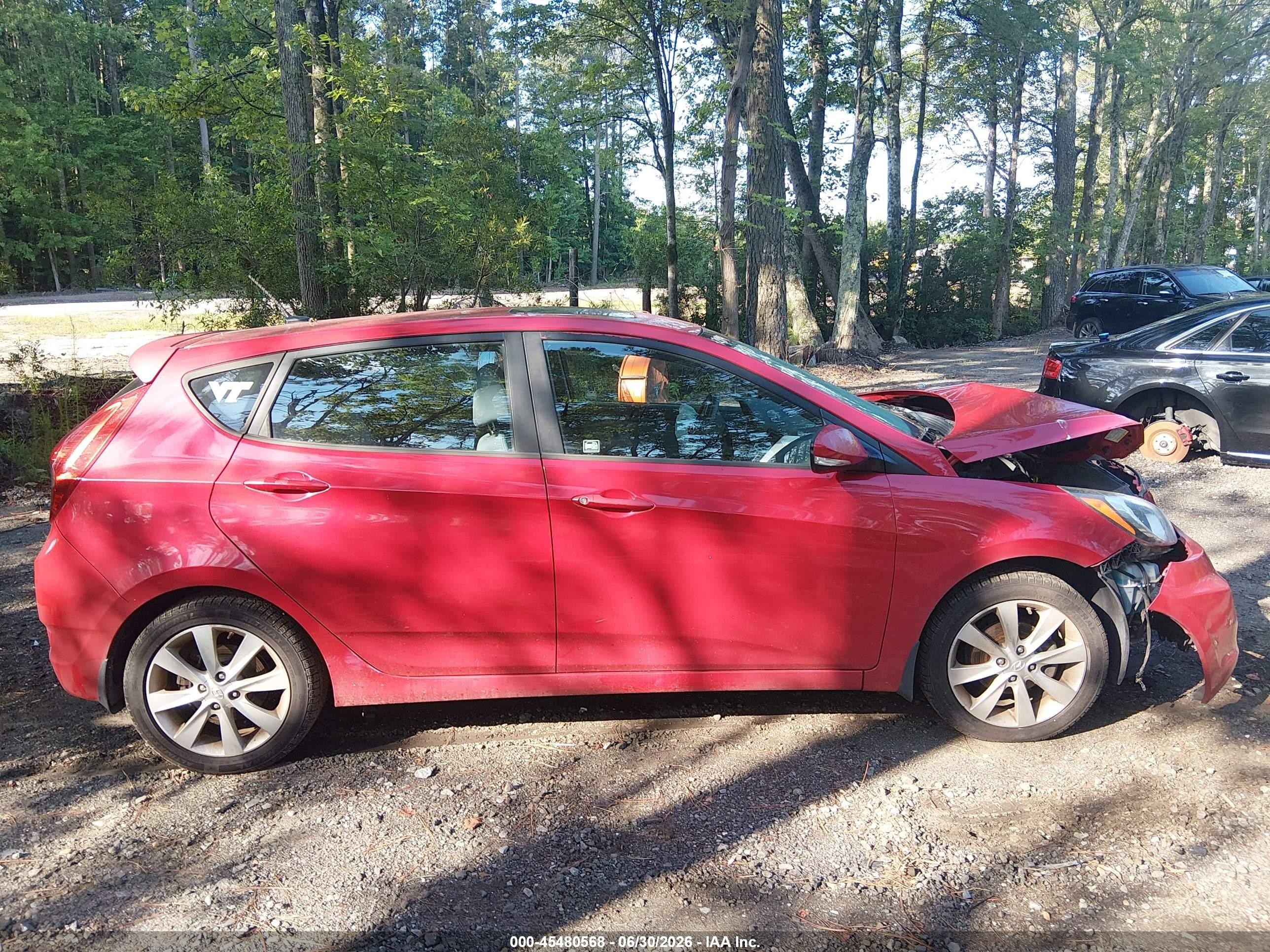 2013 Hyundai Accent Se Red vin: KMHCU5AE4DU104042