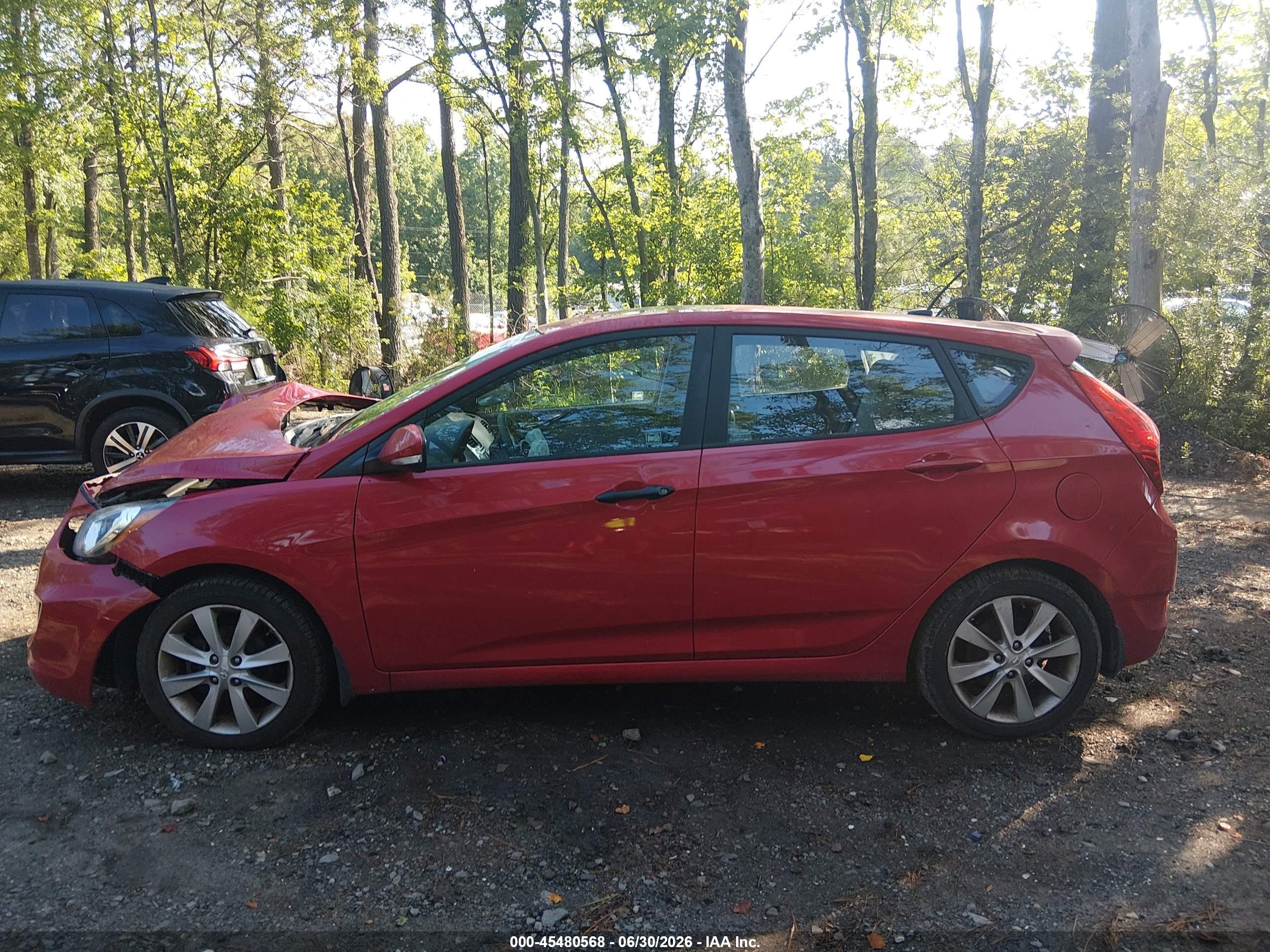 2013 Hyundai Accent Se Red vin: KMHCU5AE4DU104042