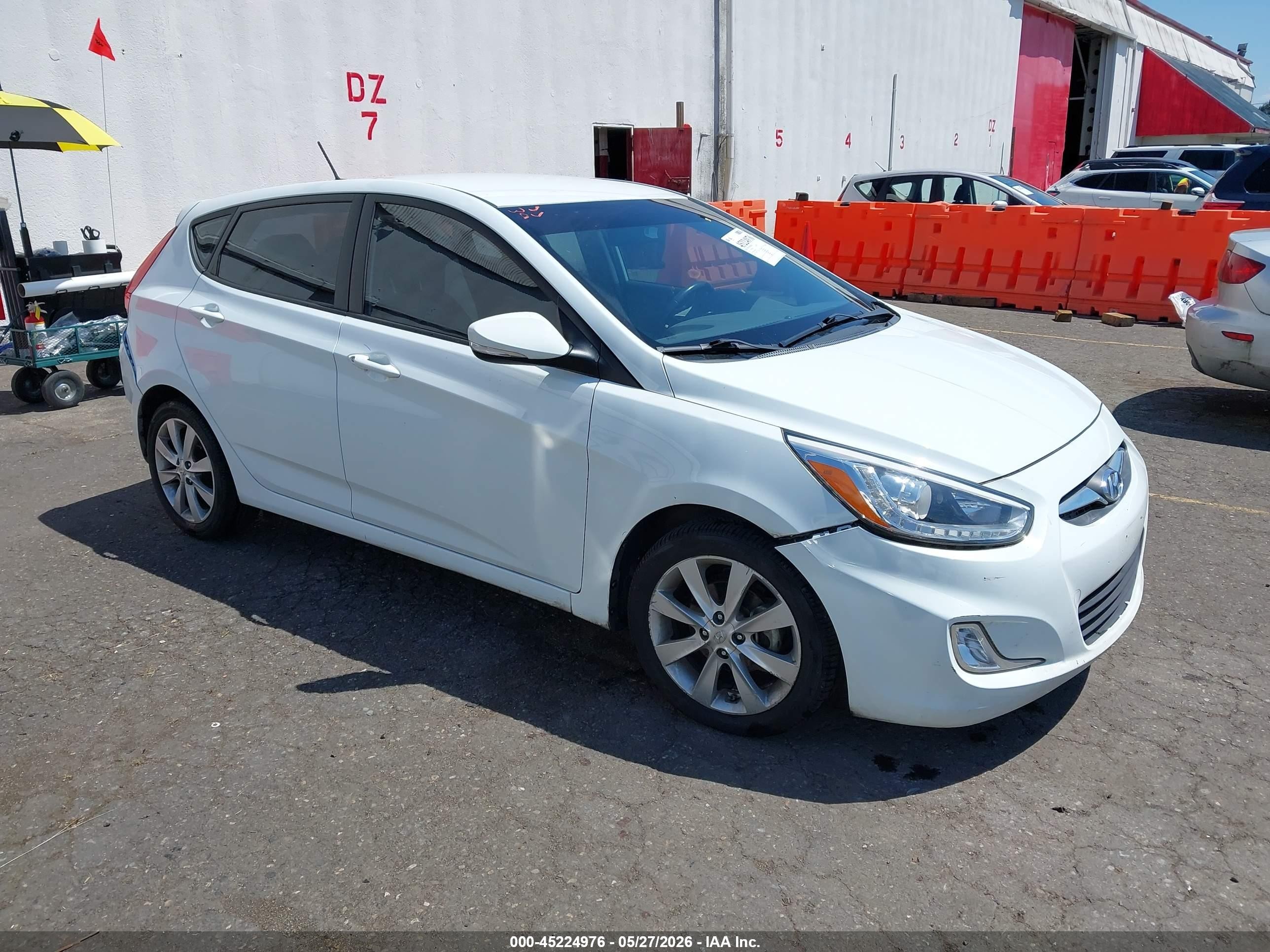 2014 Hyundai Accent Se White vin: KMHCU5AE4EU144655