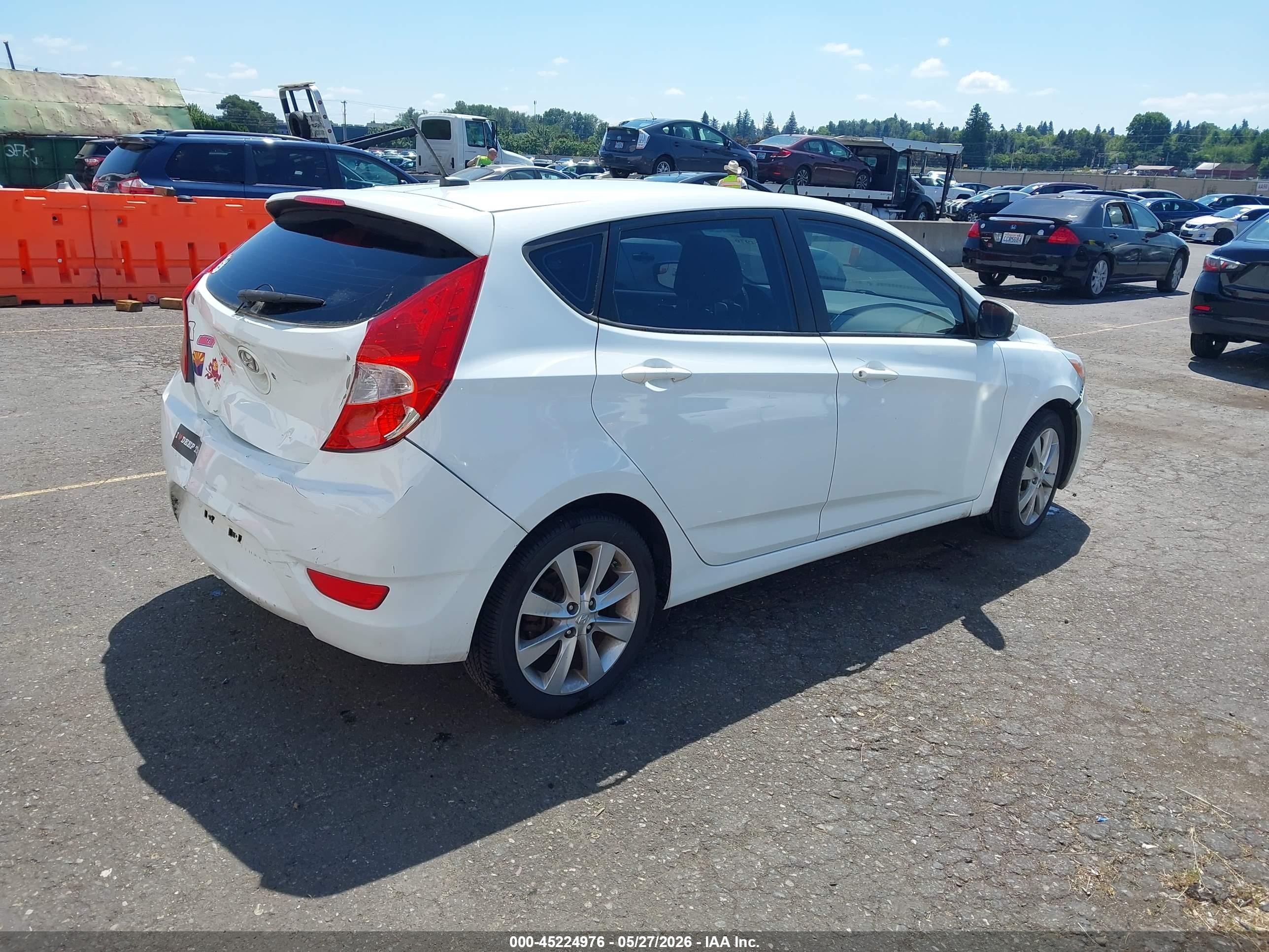 2014 Hyundai Accent Se White vin: KMHCU5AE4EU144655