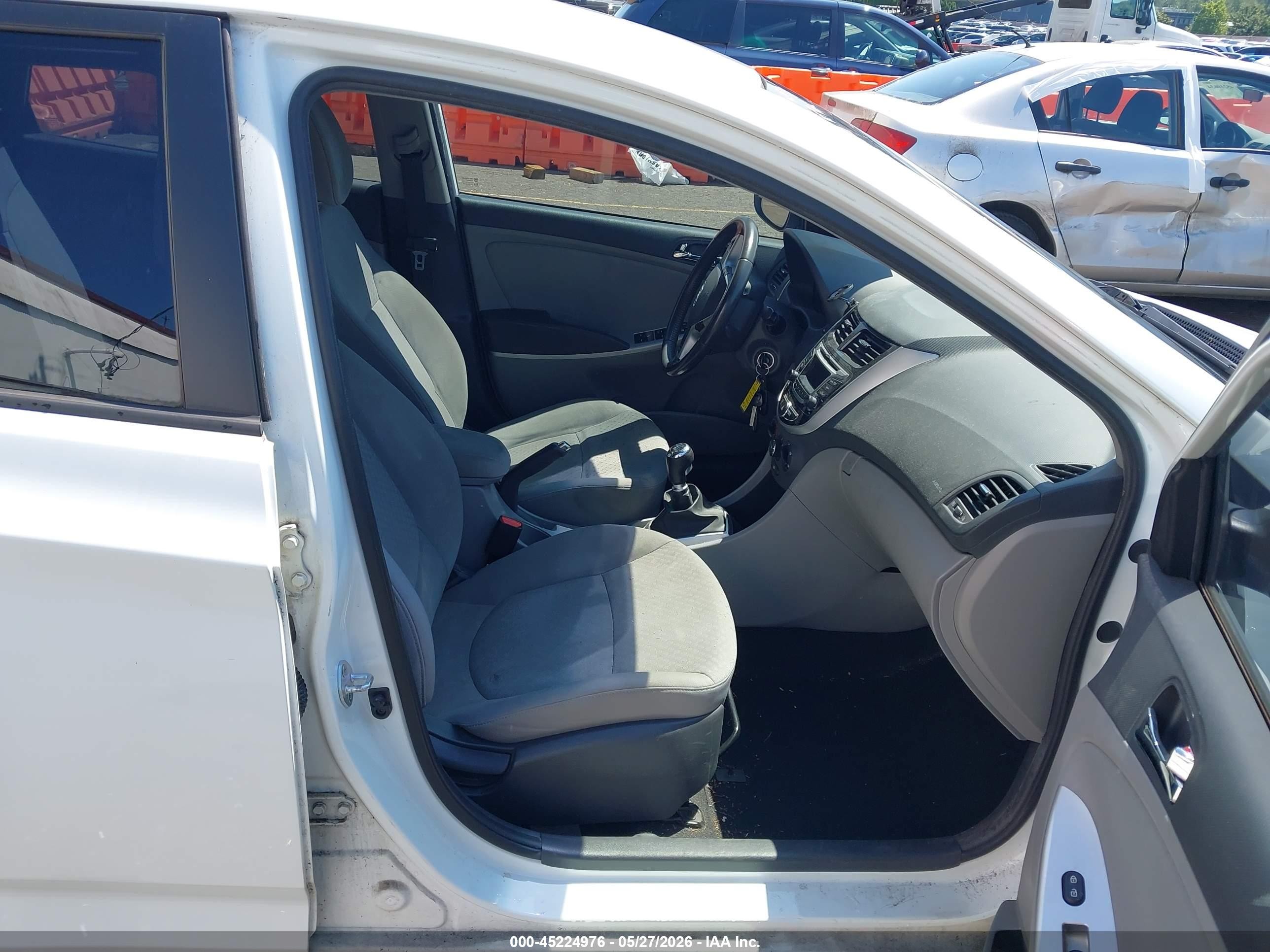 2014 Hyundai Accent Se White vin: KMHCU5AE4EU144655