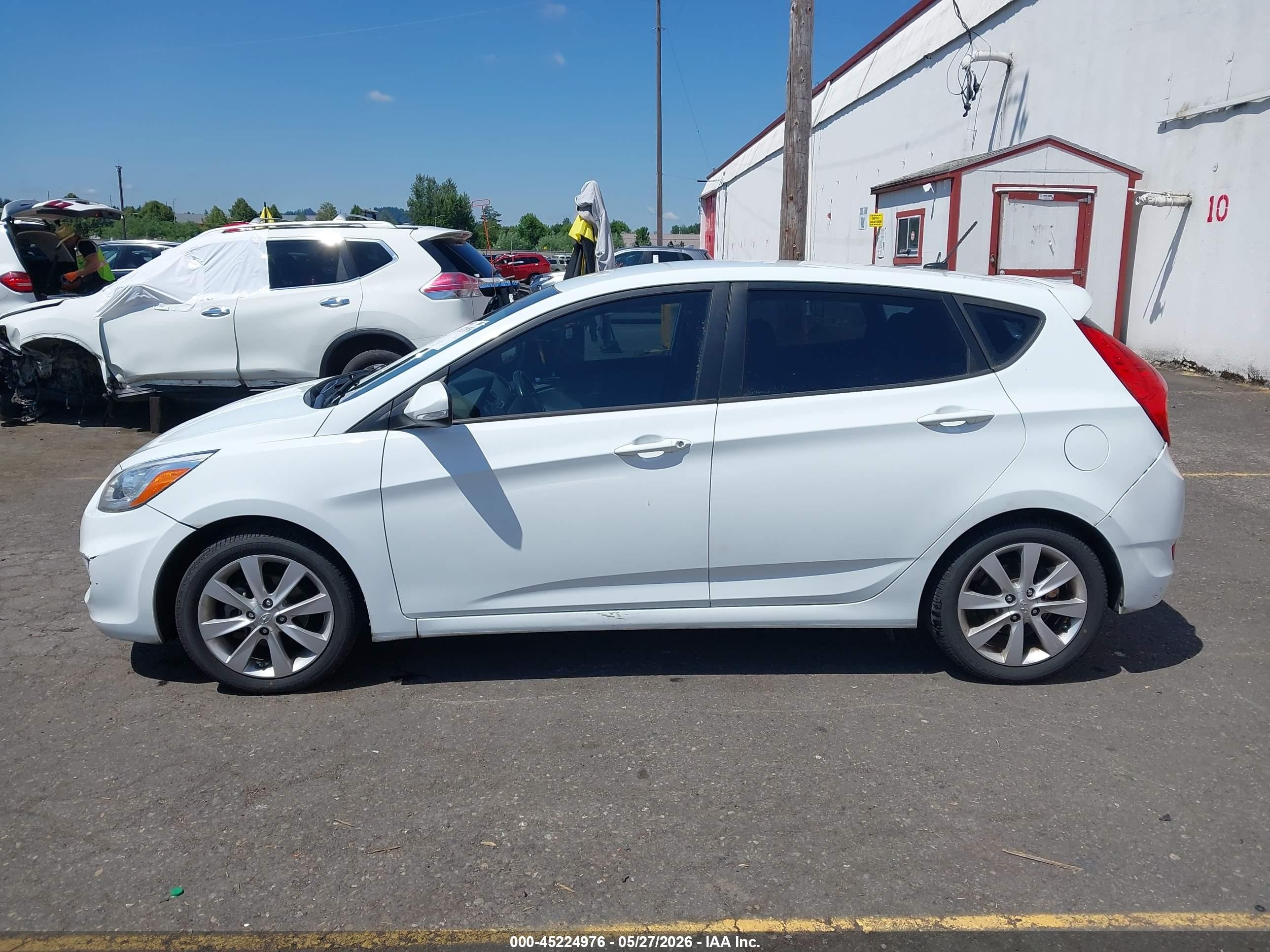 2014 Hyundai Accent Se White vin: KMHCU5AE4EU144655