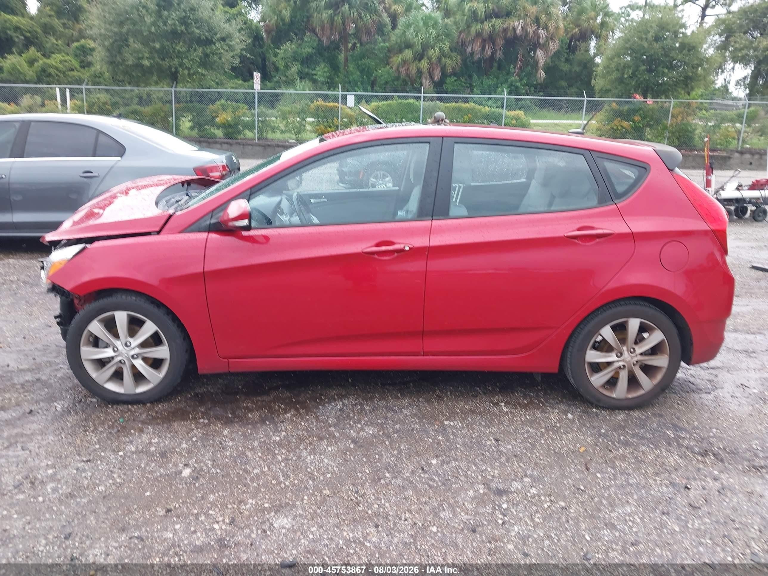 2014 Hyundai Accent Se Red vin: KMHCU5AE4EU173119
