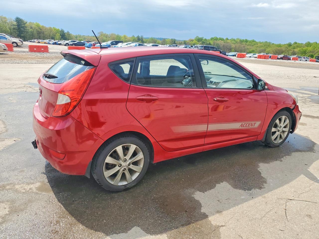 2013 Hyundai Accent Se Red vin: KMHCU5AE5DU069351