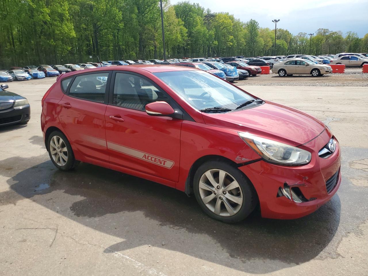 2013 Hyundai Accent Se Red vin: KMHCU5AE5DU069351