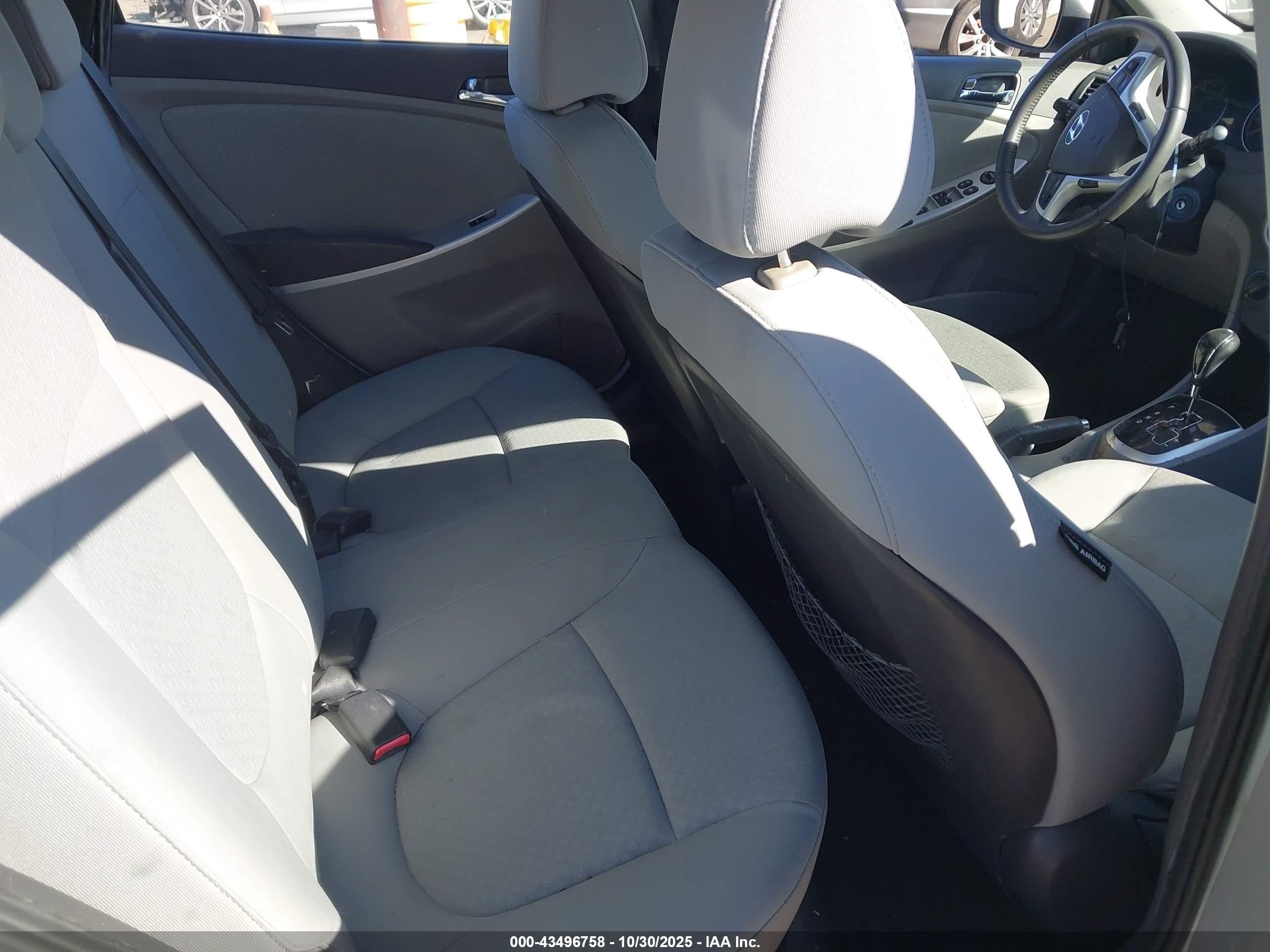2013 Hyundai Accent Se White vin: KMHCU5AE5DU073562