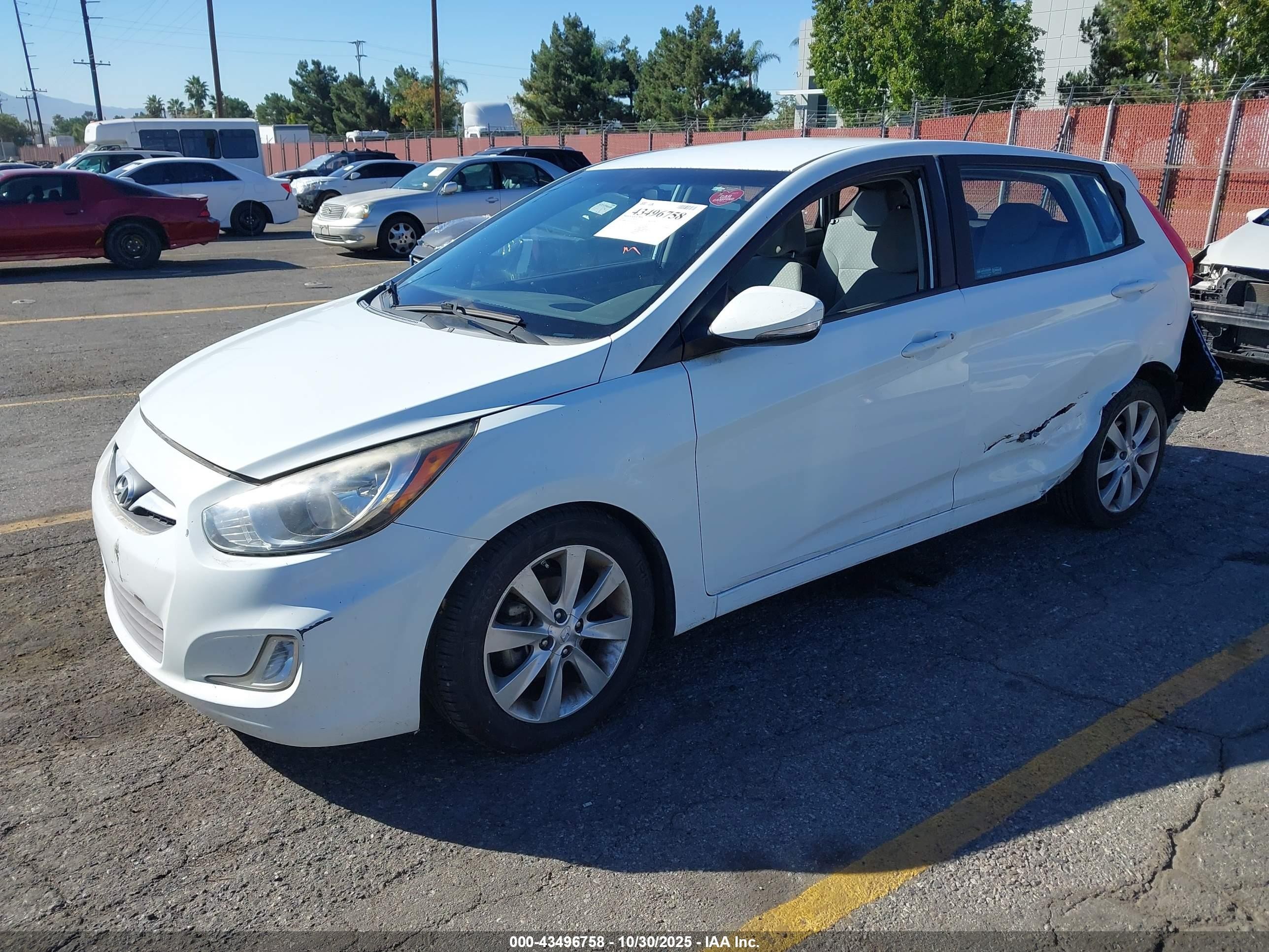 2013 Hyundai Accent Se White vin: KMHCU5AE5DU073562