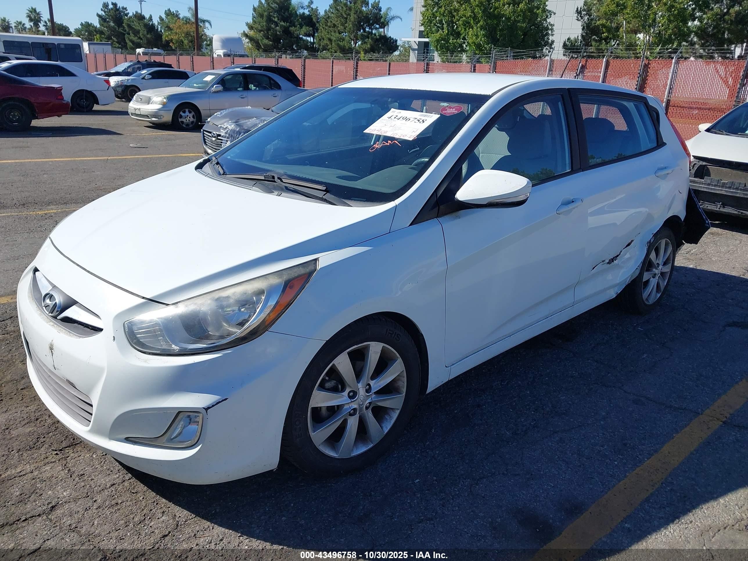 2013 Hyundai Accent Se White vin: KMHCU5AE5DU073562