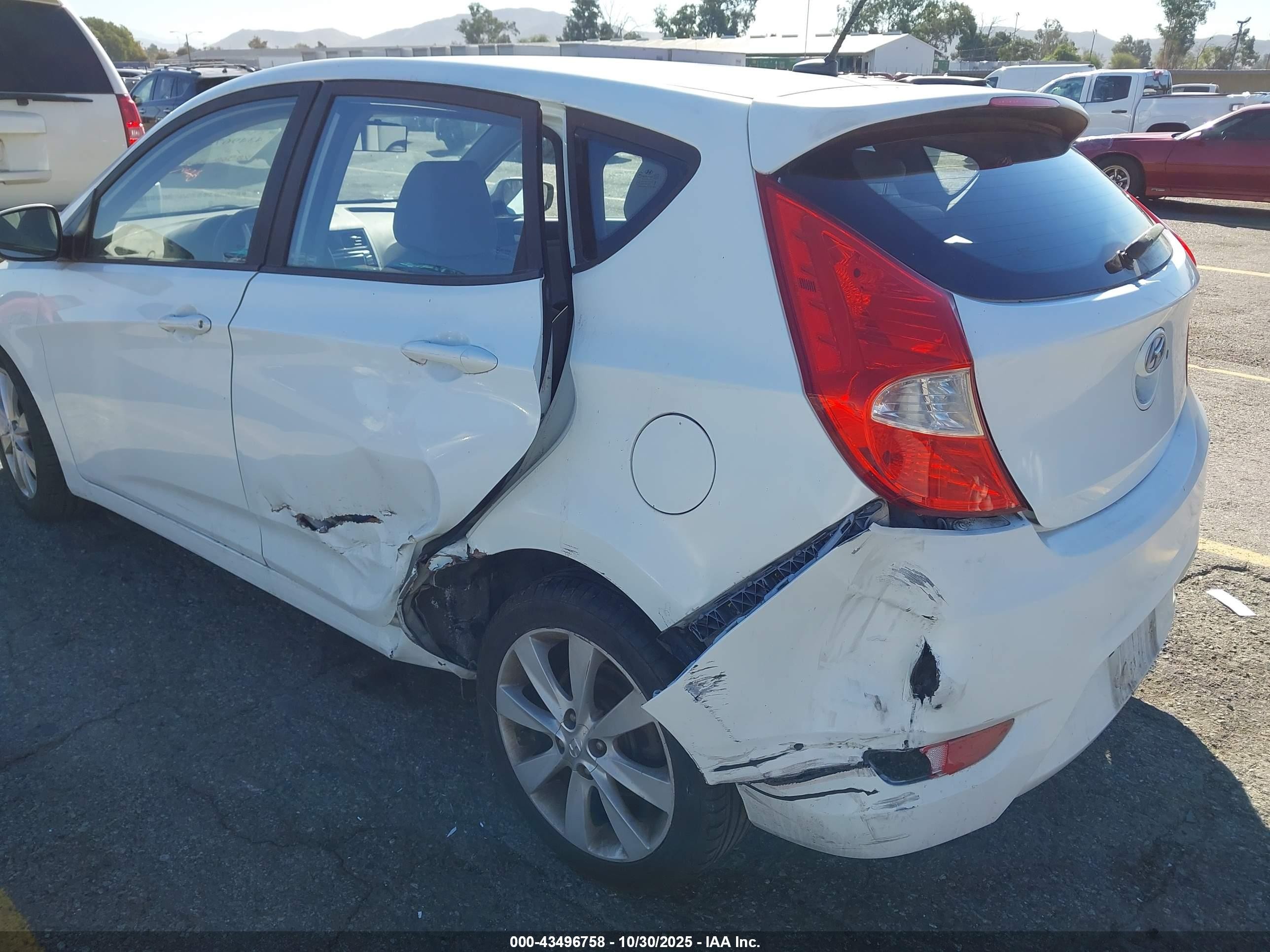 2013 Hyundai Accent Se White vin: KMHCU5AE5DU073562